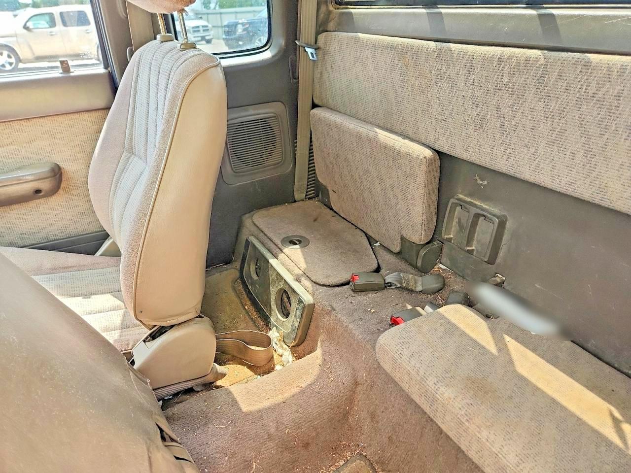 1999 Toyota Tacoma Xtracab Gold vin: 4TAVL52N2XZ472396