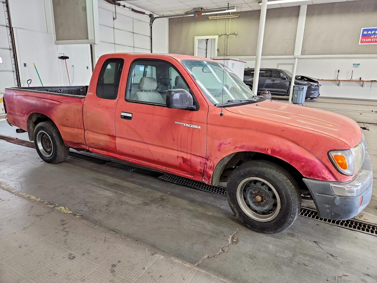 2000 Toyota Tacoma Base Red vin: 4TAVL52N3YZ659597