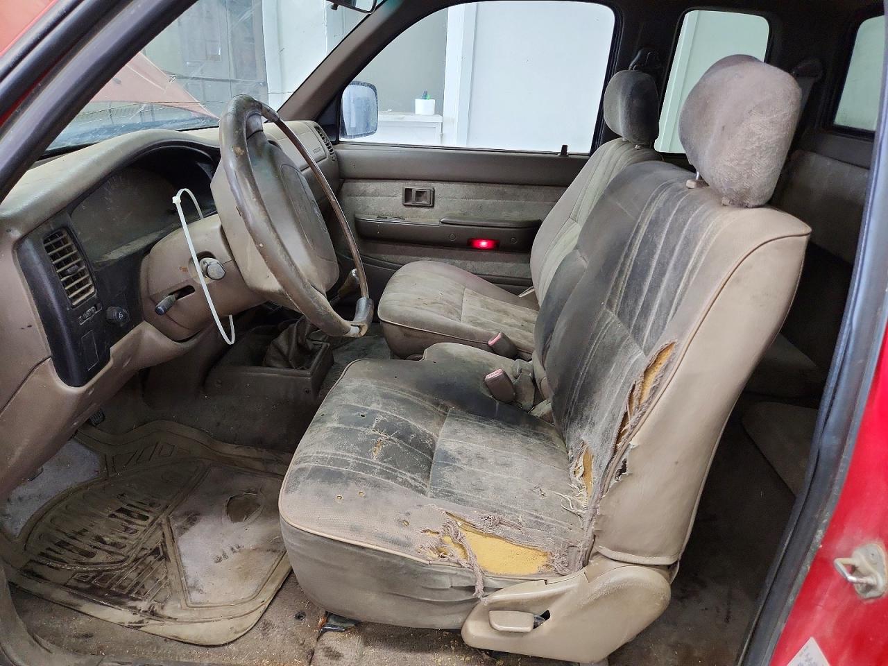 2000 Toyota Tacoma Base Red vin: 4TAVL52N3YZ659597