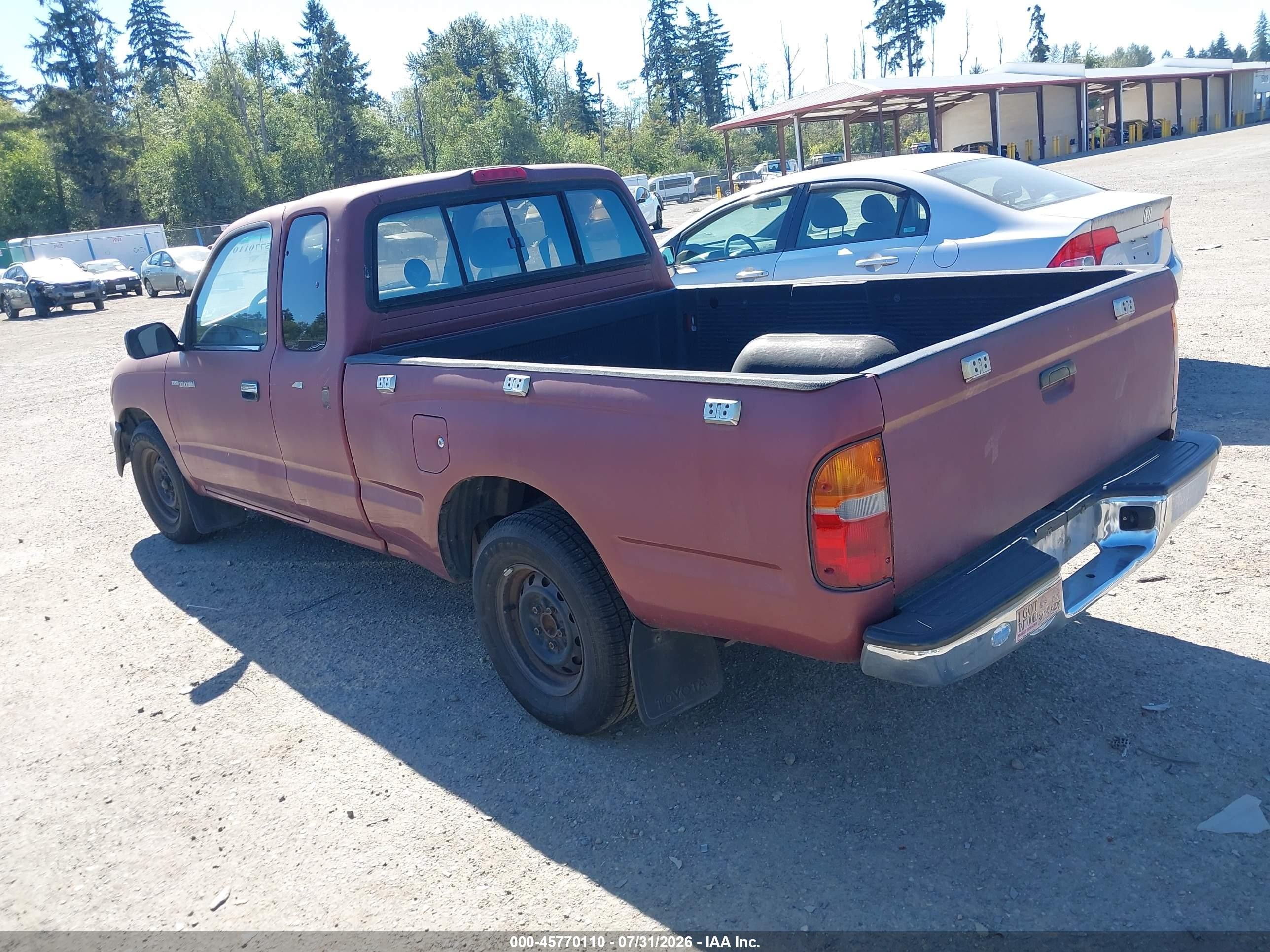 1998 Toyota Tacoma   Burgundy vin: 4TAVL52N4WZ007844