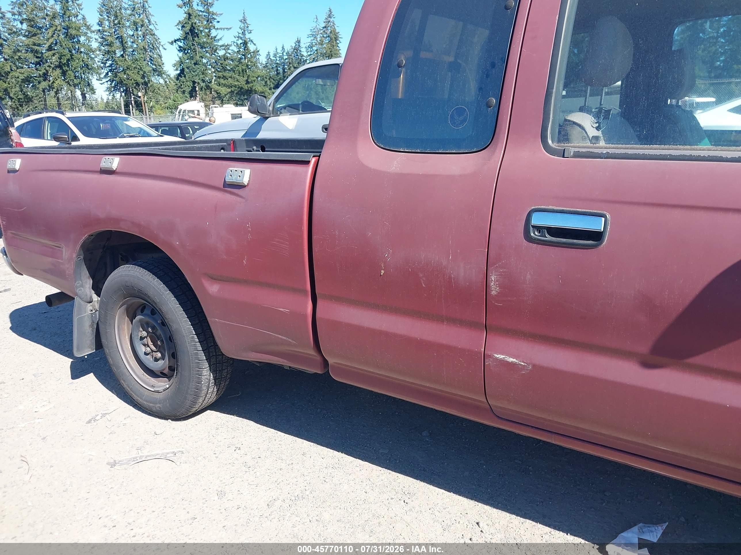 1998 Toyota Tacoma   Burgundy vin: 4TAVL52N4WZ007844