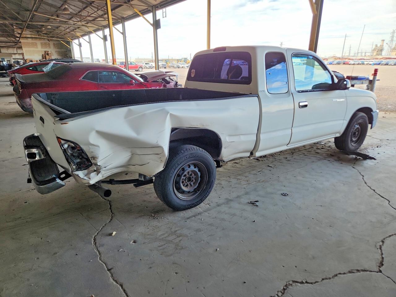 2000 Toyota Tacoma Base White vin: 4TAVL52N4YZ613745