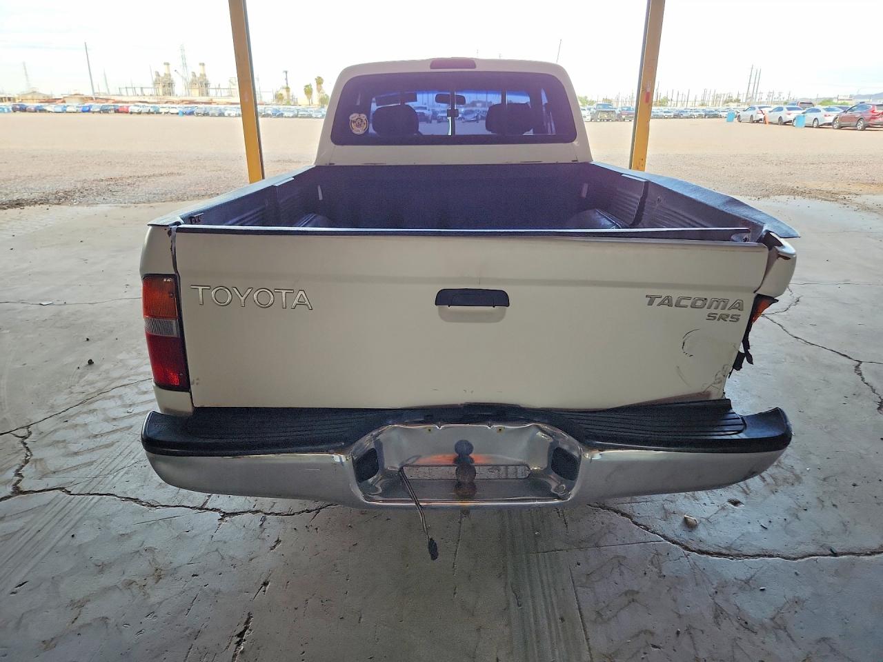 2000 Toyota Tacoma Base White vin: 4TAVL52N4YZ613745