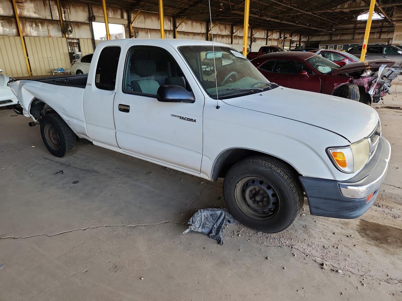 2000 Toyota Tacoma Base White vin: 4TAVL52N4YZ613745