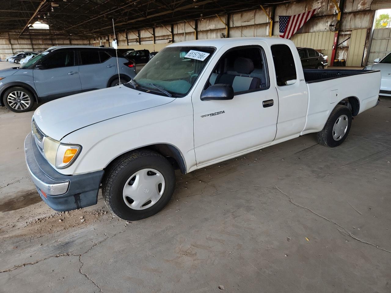 2000 Toyota Tacoma Base White vin: 4TAVL52N4YZ613745