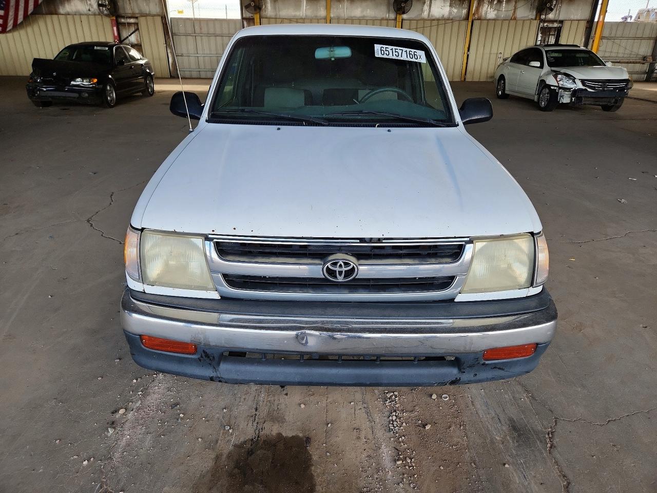 2000 Toyota Tacoma Base White vin: 4TAVL52N4YZ613745