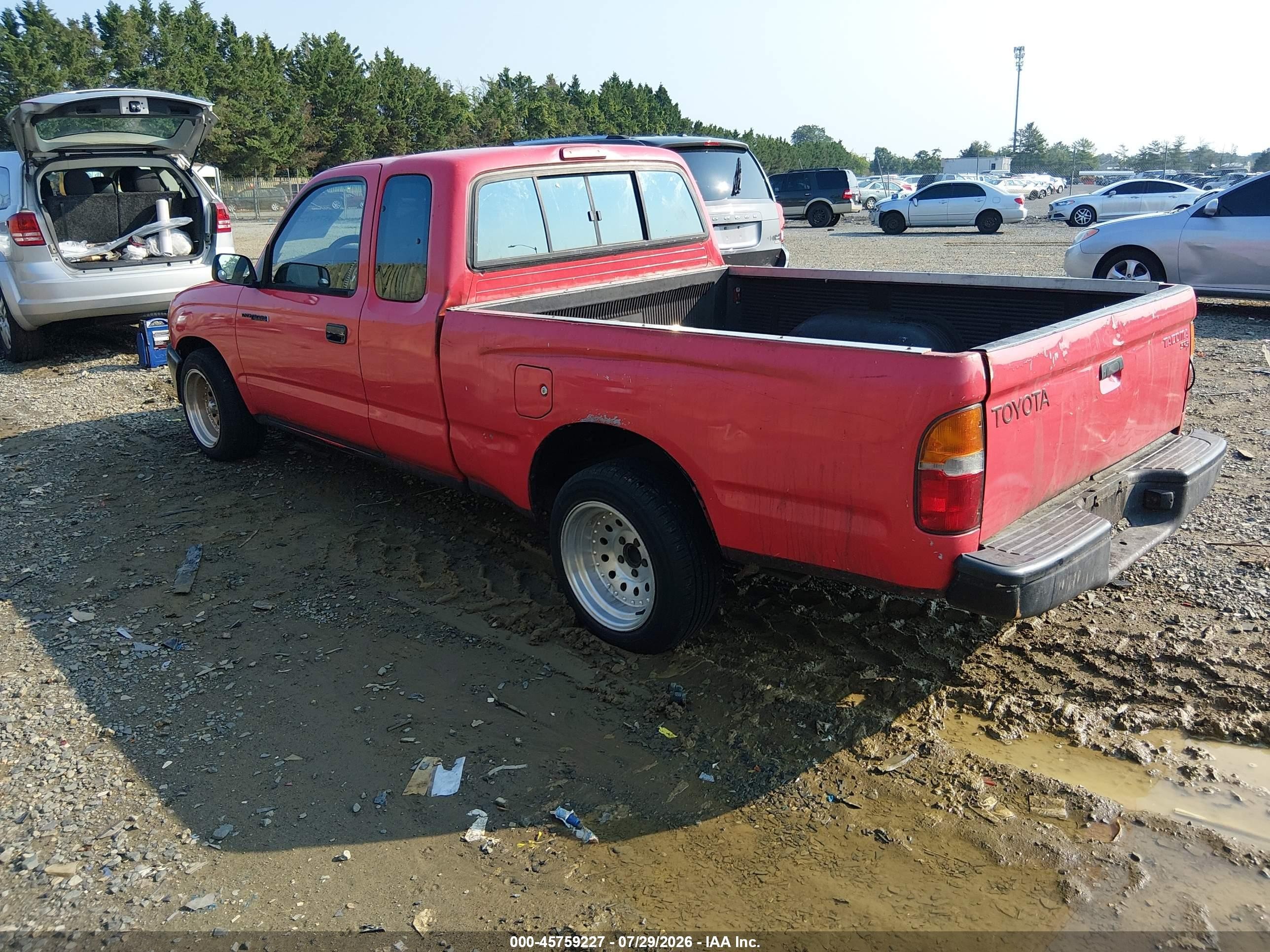 1998 Toyota Tacoma   Красный vin: 4TAVL52N5WZ053957