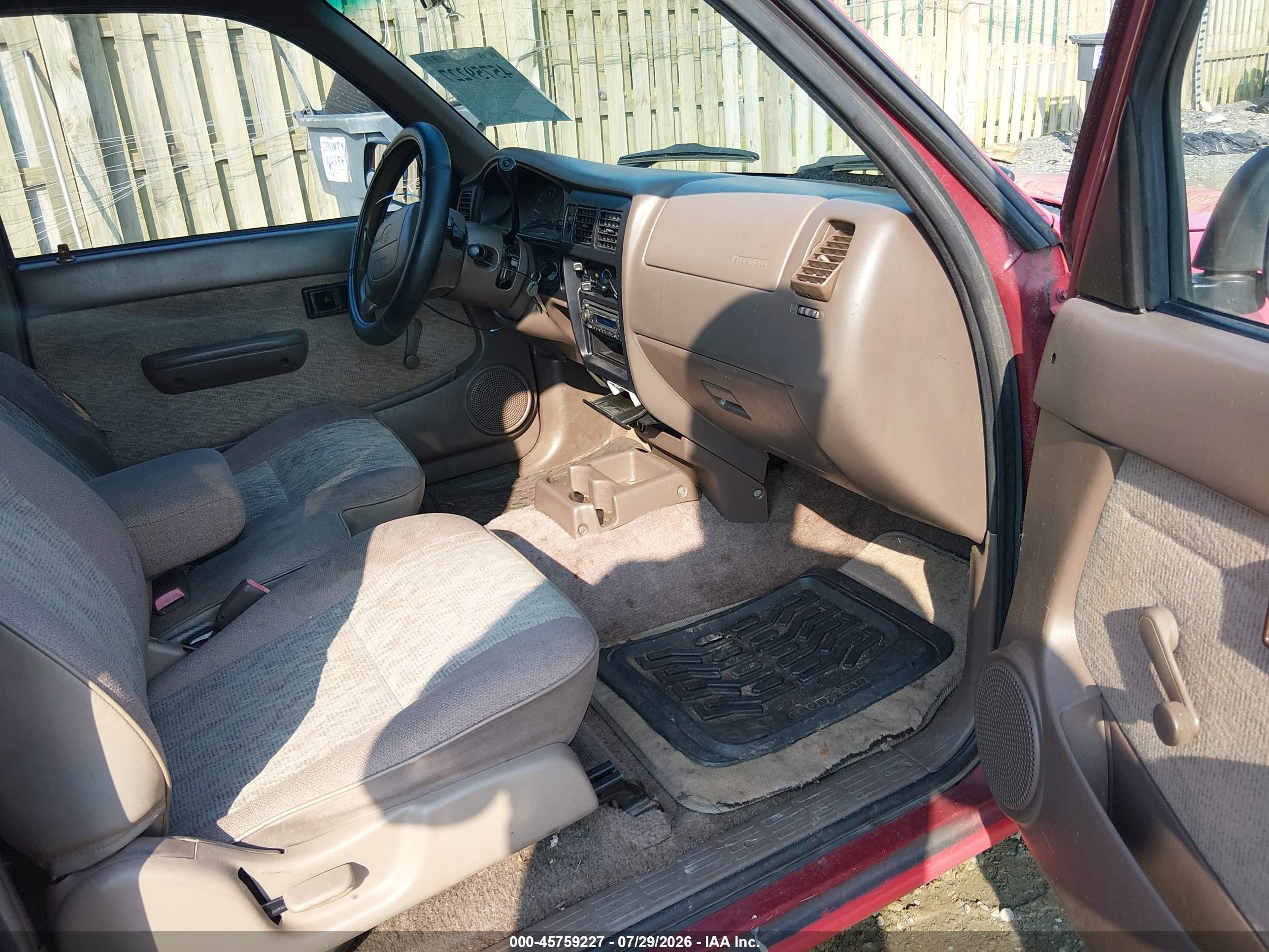 1998 Toyota Tacoma   Красный vin: 4TAVL52N5WZ053957