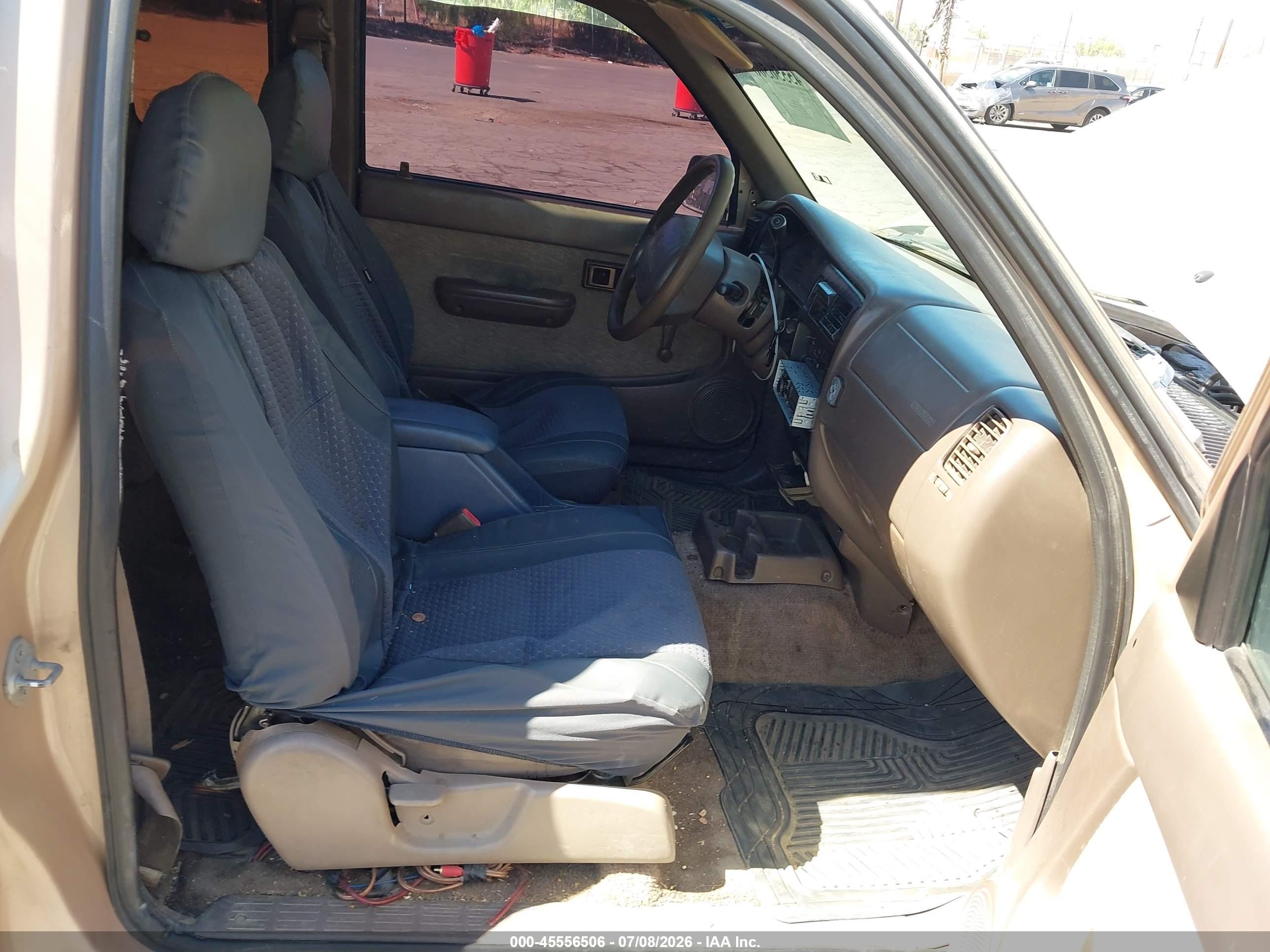 1999 Toyota Tacoma   Gold vin: 4TAVL52N5XZ504712