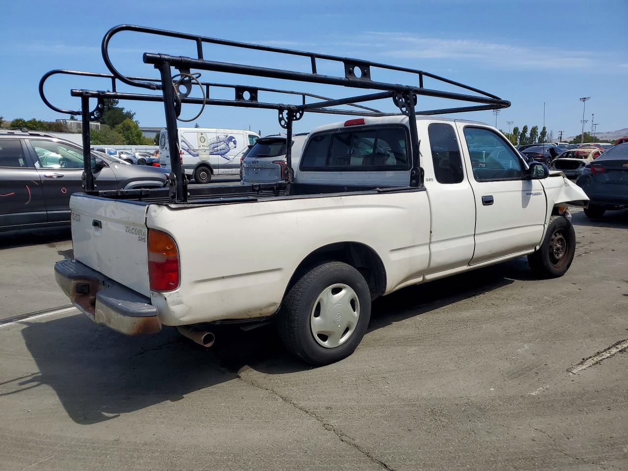 2000 Toyota Tacoma Xtracab White vin: 4TAVL52N5YZ573921