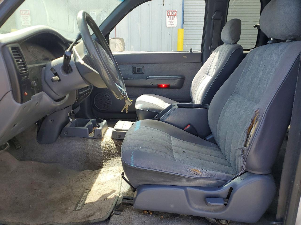 2000 Toyota Tacoma Xtracab White vin: 4TAVL52N5YZ573921