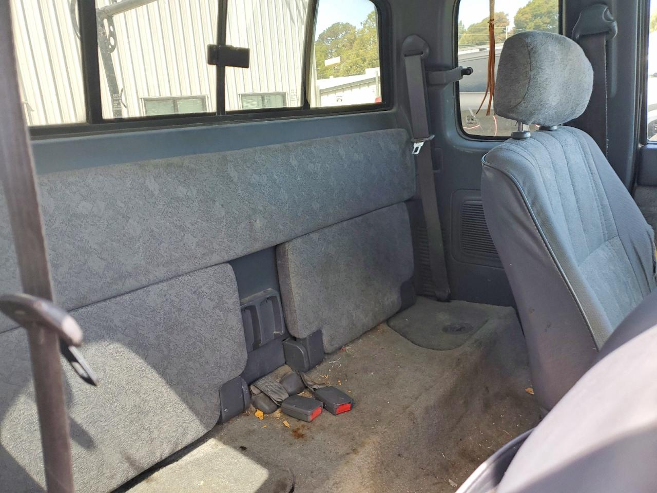 2000 Toyota Tacoma Xtracab White vin: 4TAVL52N5YZ573921