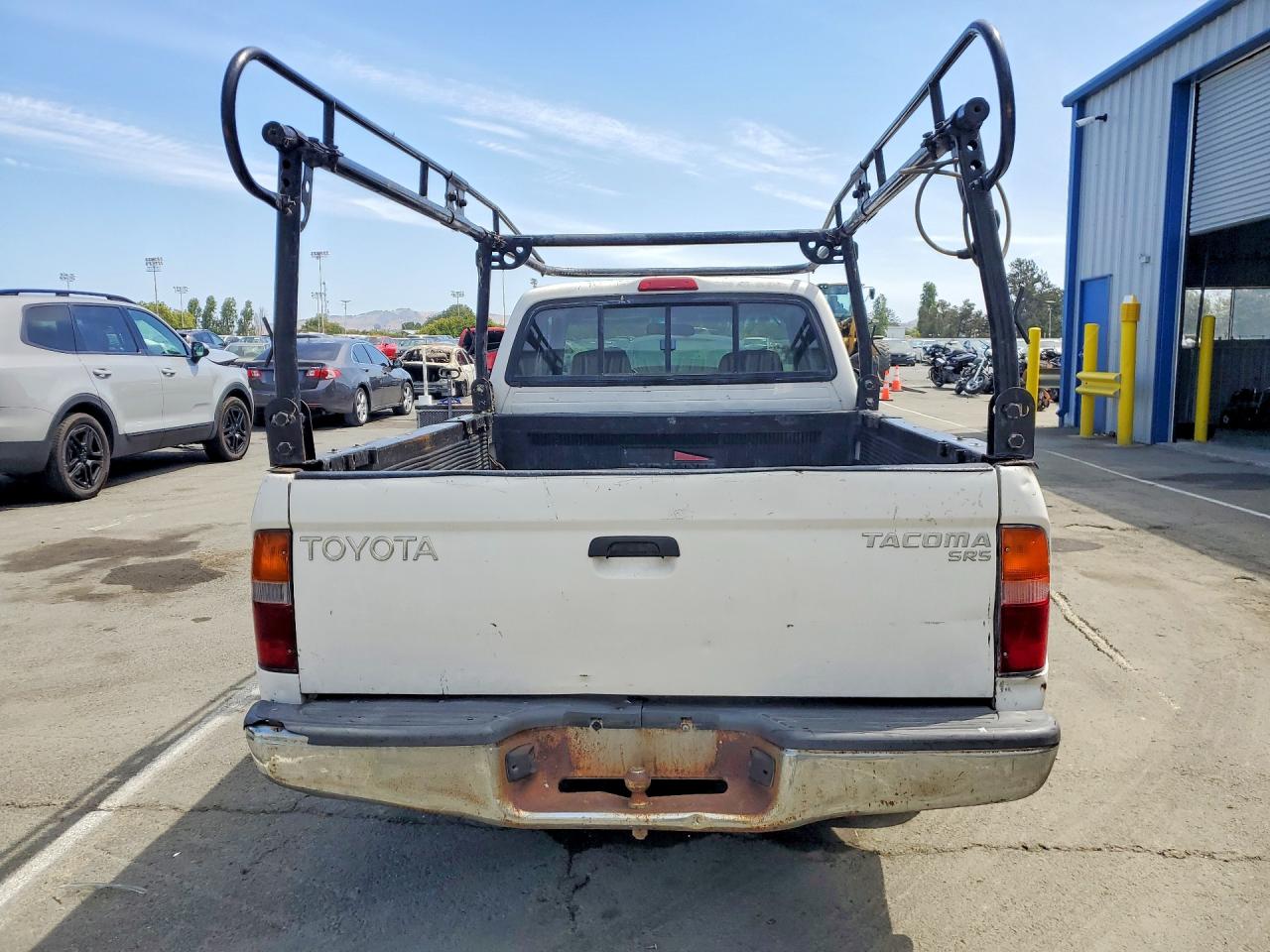 2000 Toyota Tacoma Xtracab White vin: 4TAVL52N5YZ573921