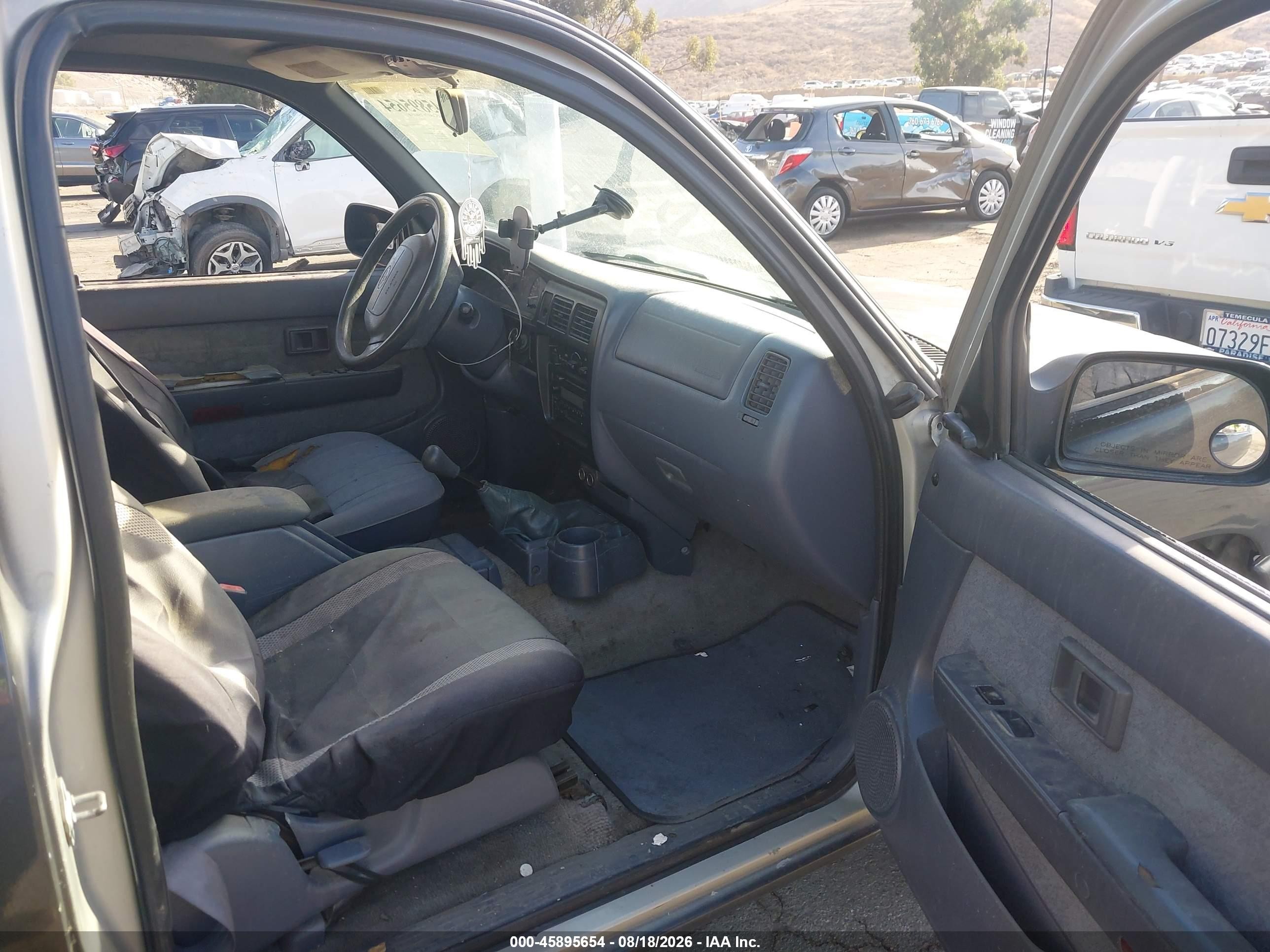 2000 Toyota Tacoma   Gray vin: 4TAVL52N5YZ581999
