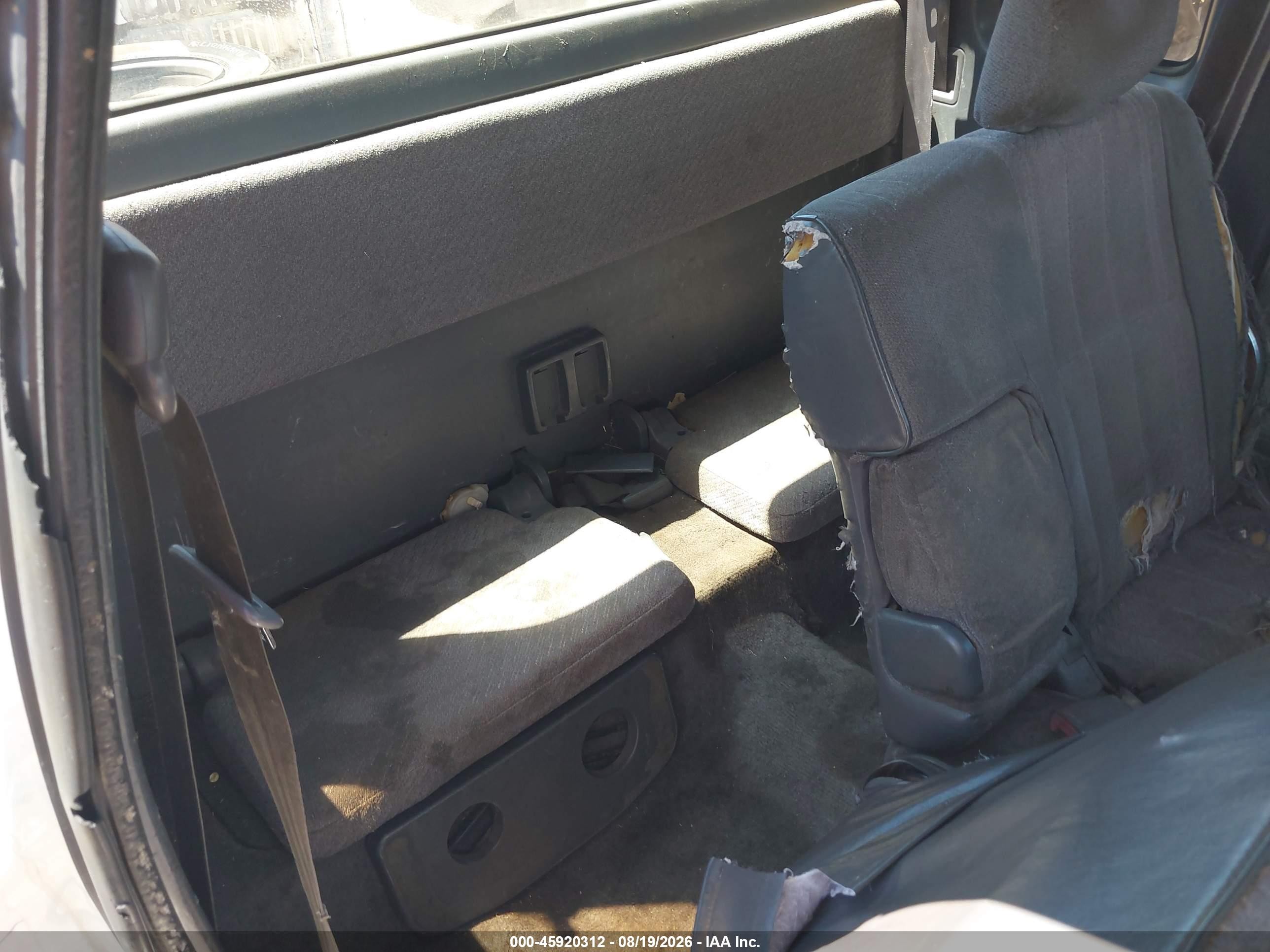 1997 Toyota Tacoma   White vin: 4TAVL52N6VZ235259