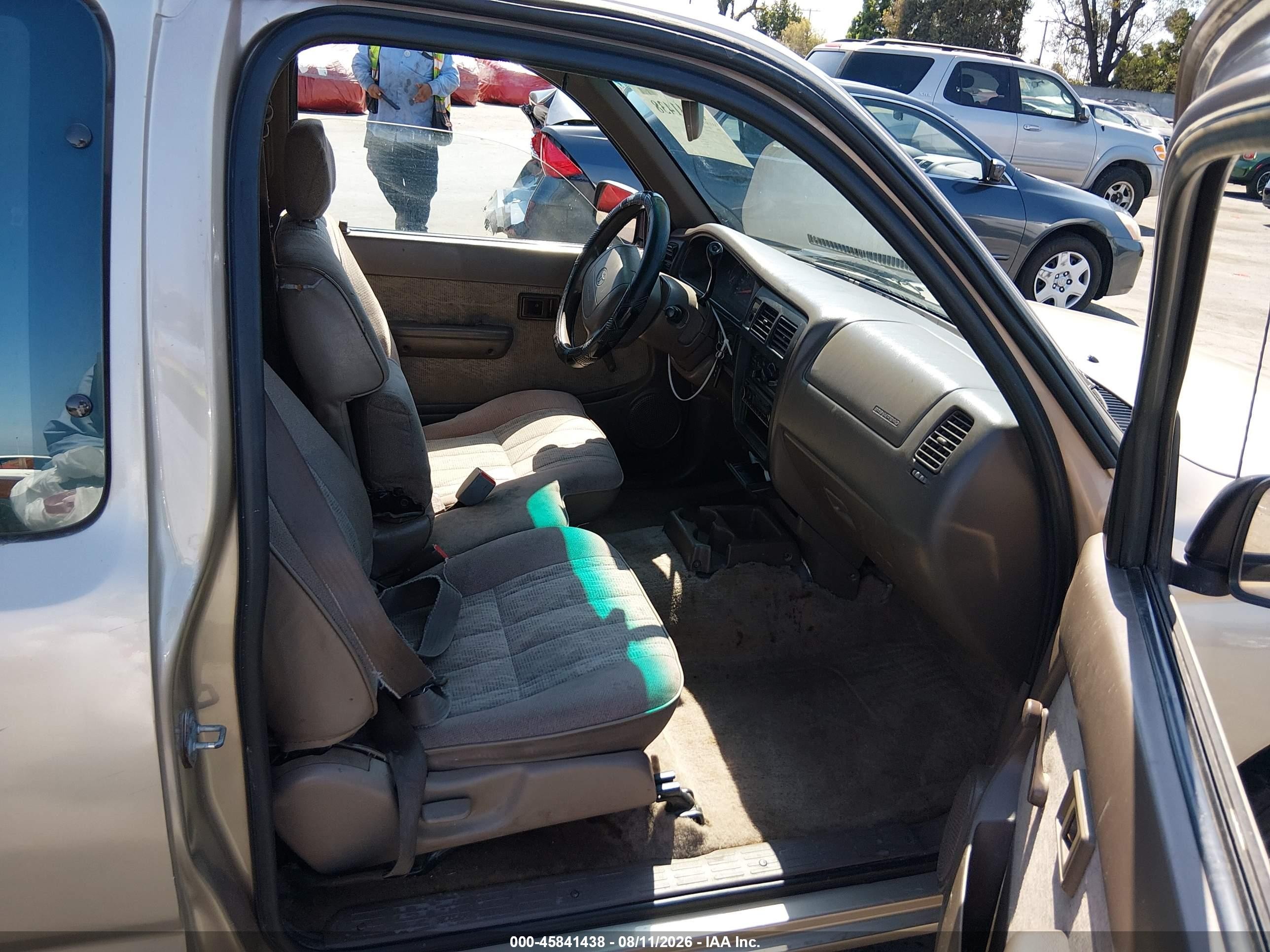 1998 Toyota Tacoma   Бежевый vin: 4TAVL52N6WZ016982