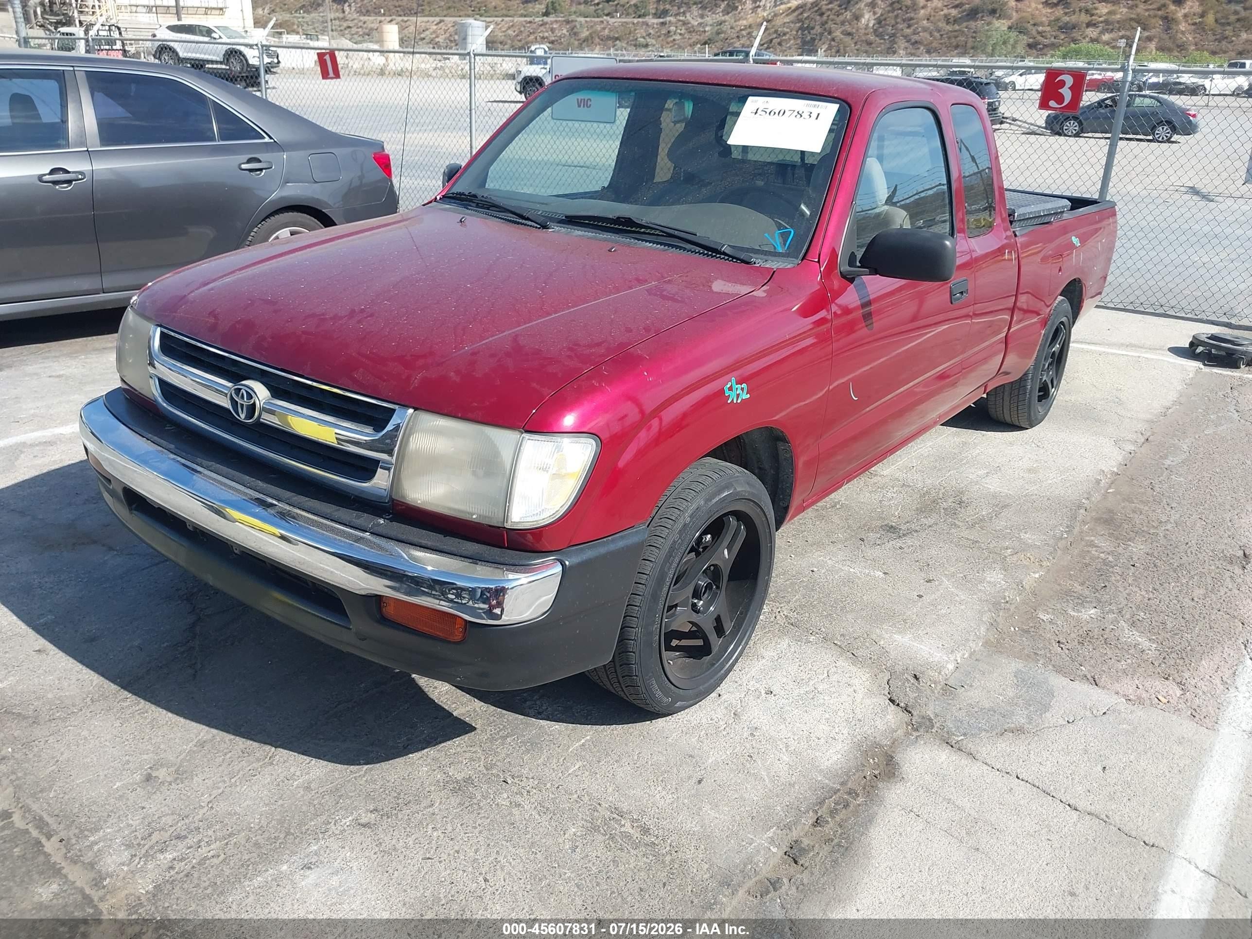 1998 Toyota Tacoma   Red vin: 4TAVL52N7WZ010558