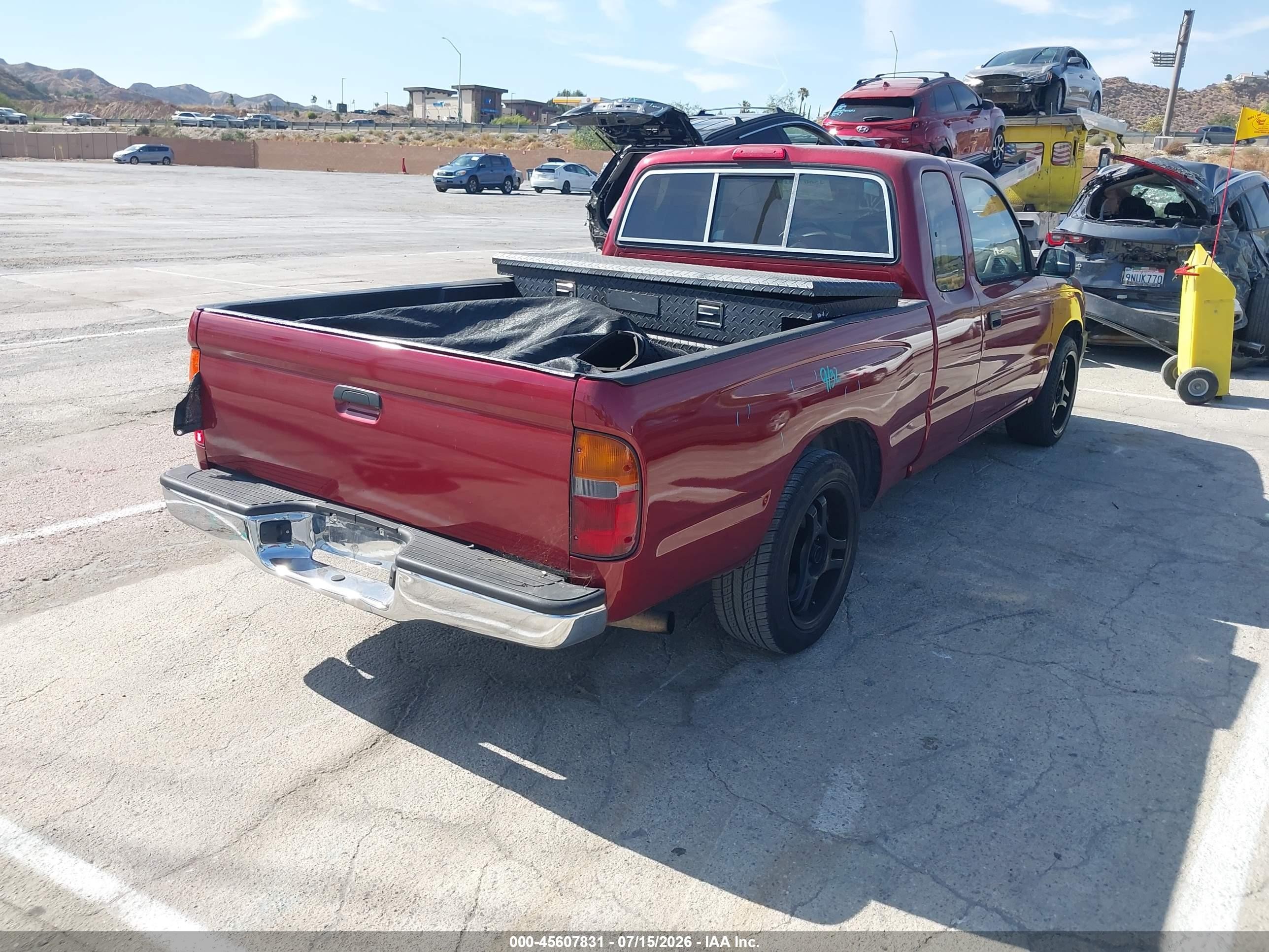 1998 Toyota Tacoma   Red vin: 4TAVL52N7WZ010558