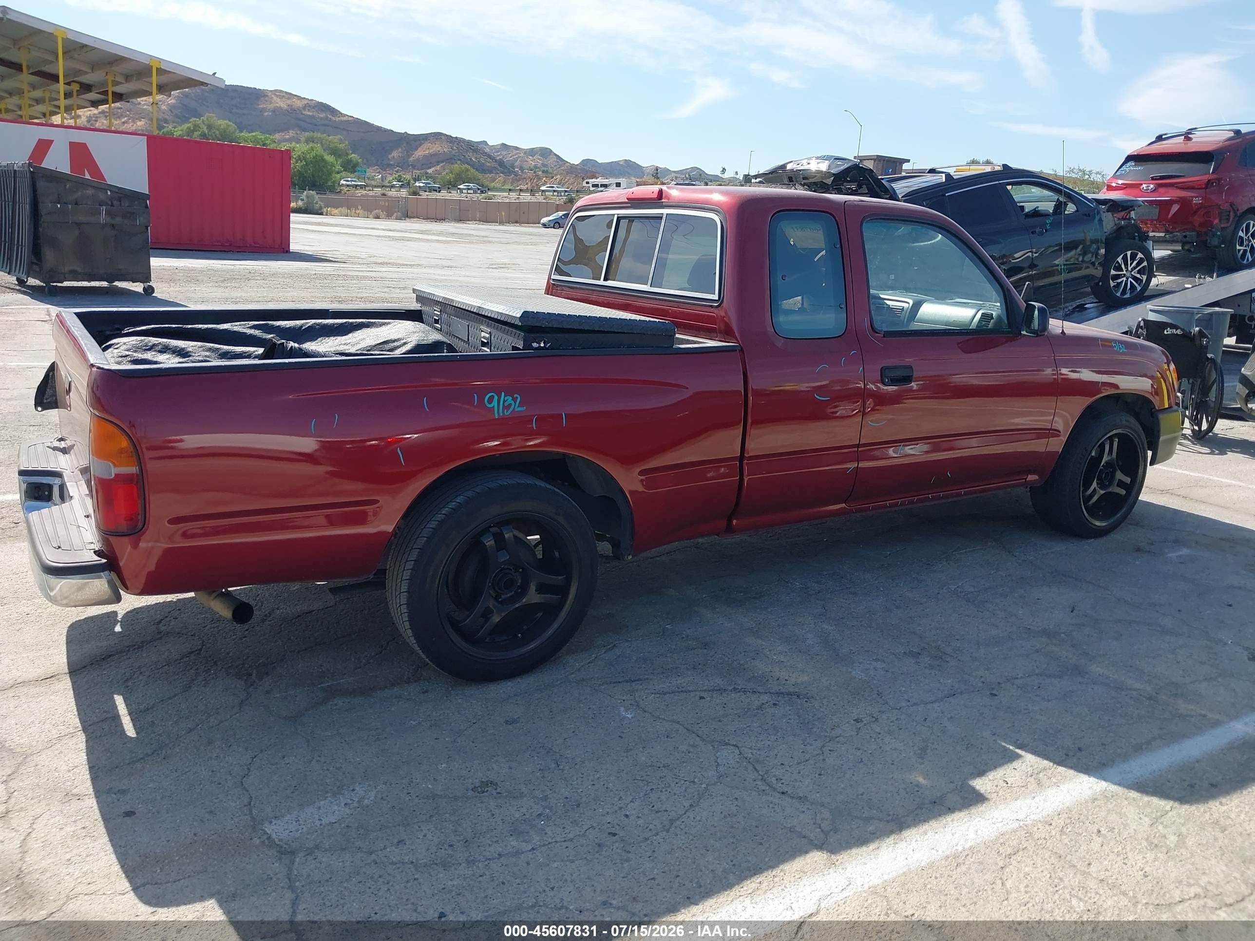 1998 Toyota Tacoma   Red vin: 4TAVL52N7WZ010558