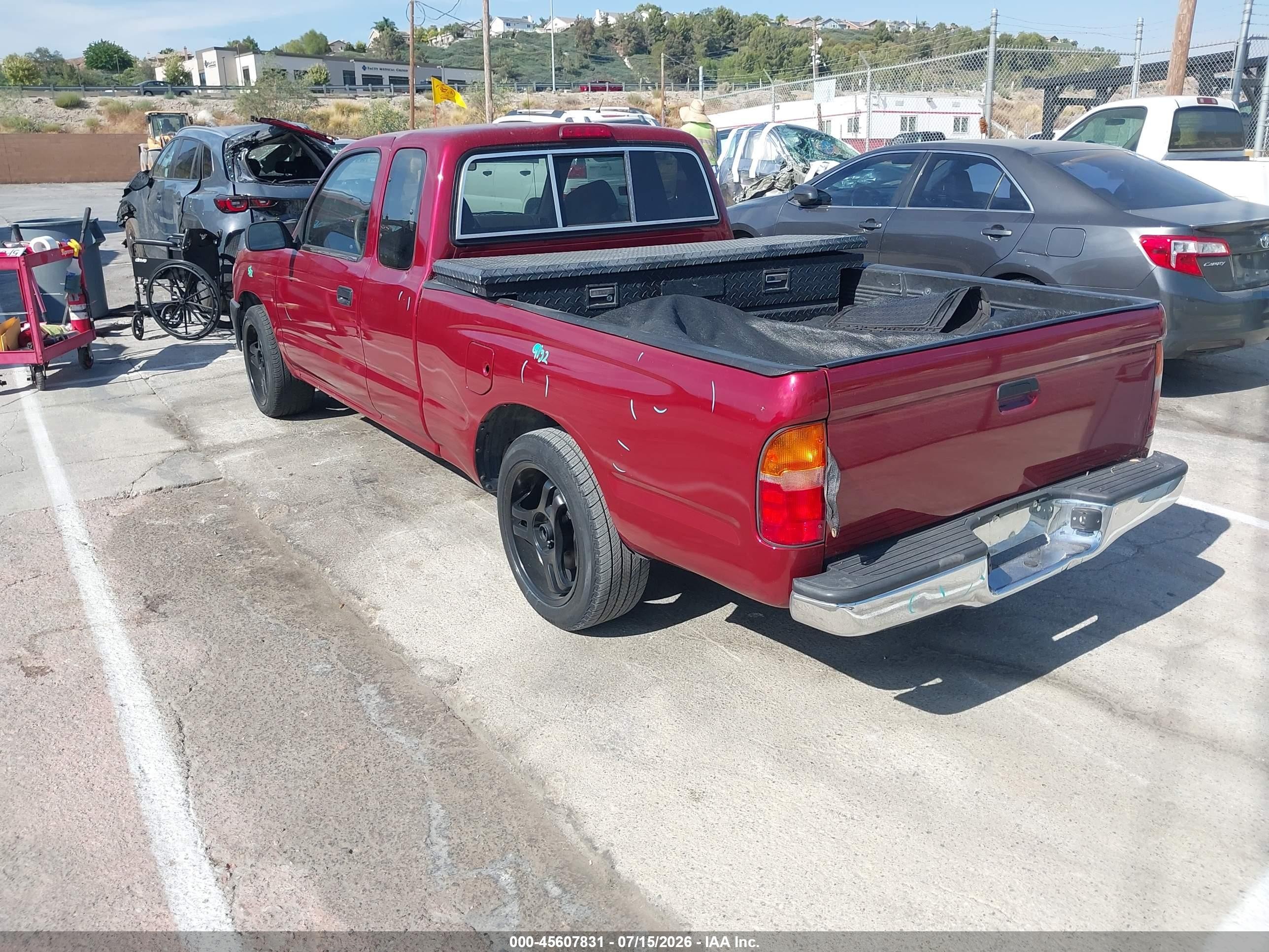 1998 Toyota Tacoma   Red vin: 4TAVL52N7WZ010558