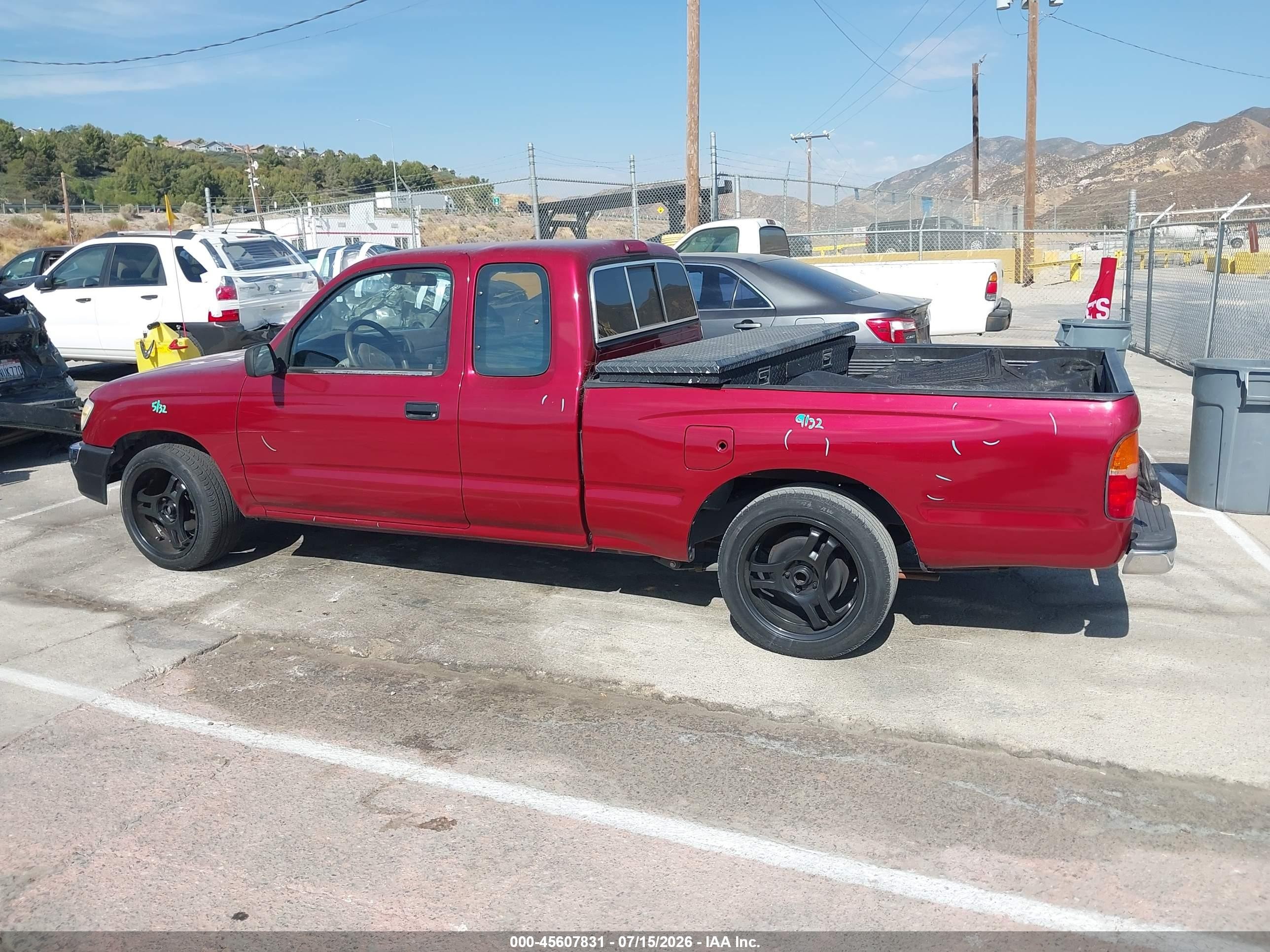 1998 Toyota Tacoma   Red vin: 4TAVL52N7WZ010558