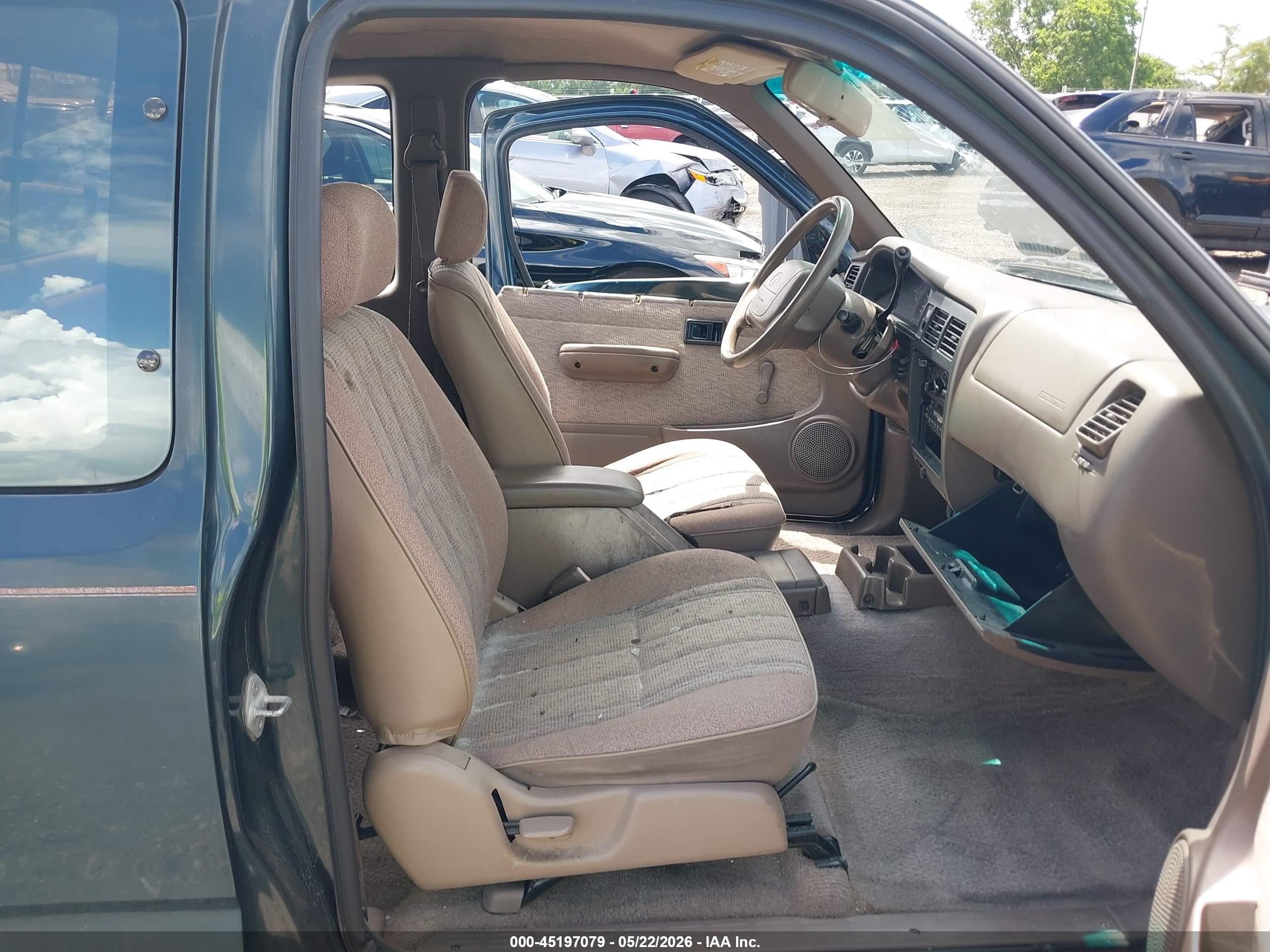 1998 Toyota Tacoma   Green vin: 4TAVL52N7WZ104522