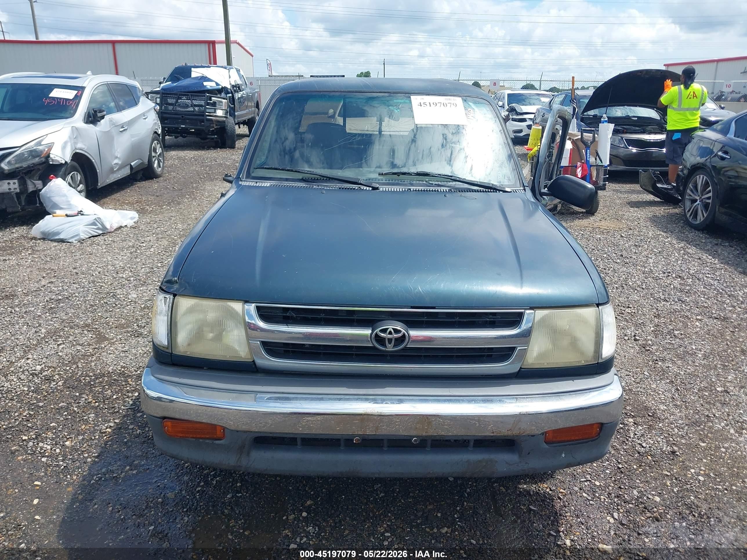 1998 Toyota Tacoma   Green vin: 4TAVL52N7WZ104522