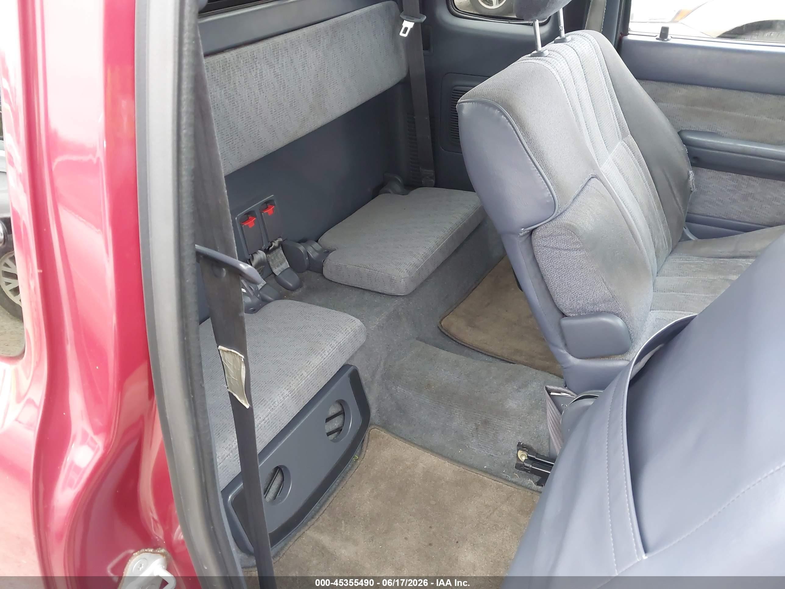 1999 Toyota Tacoma   Red vin: 4TAVL52N7XZ453875