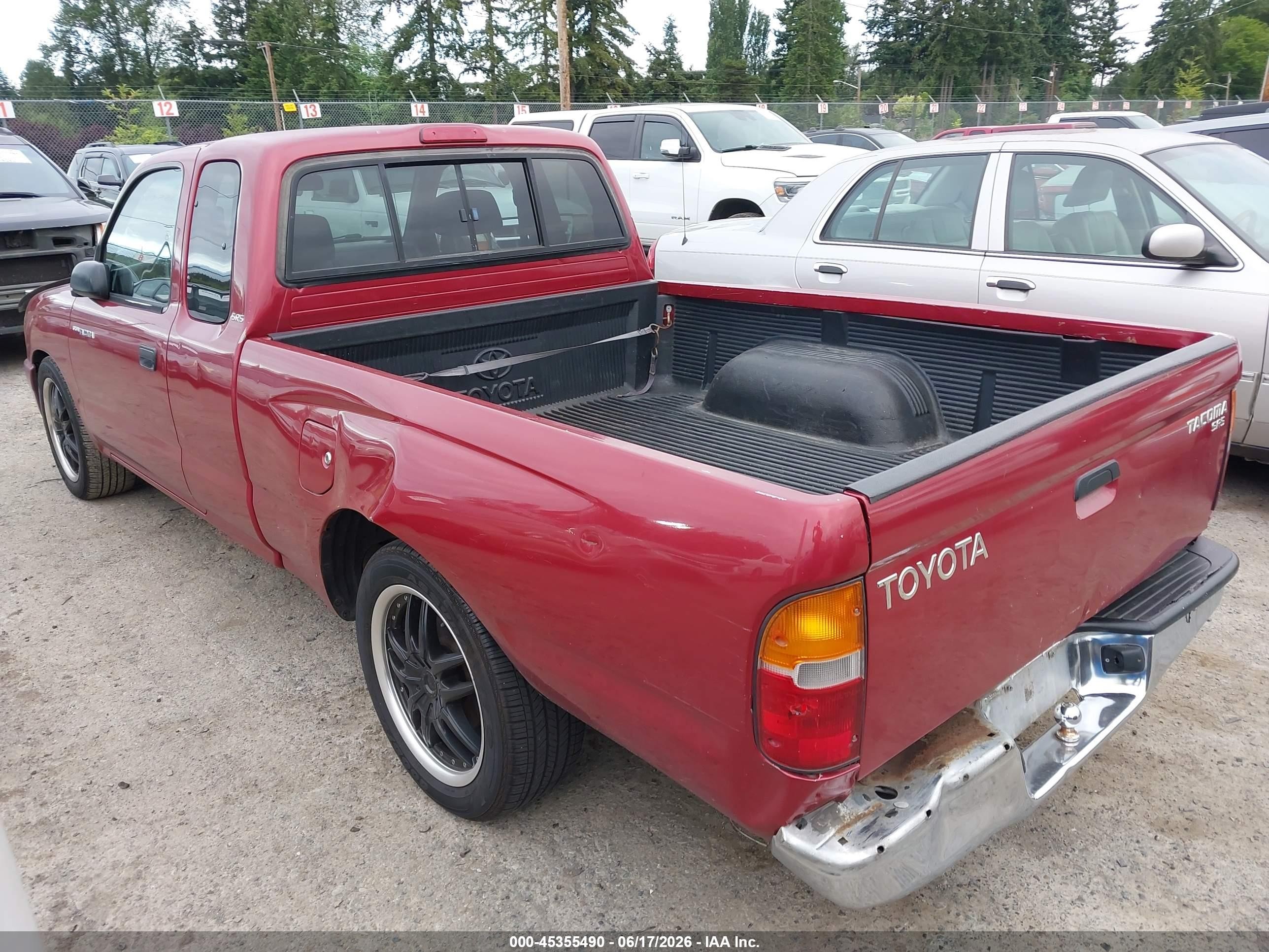1999 Toyota Tacoma   Red vin: 4TAVL52N7XZ453875