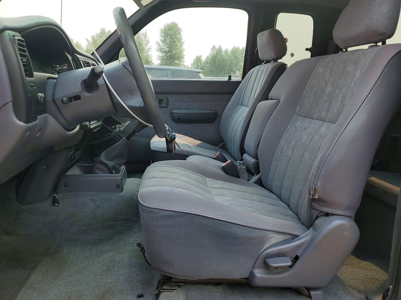 2000 Toyota Tacoma Base Red vin: 4TAVL52N7YZ642690