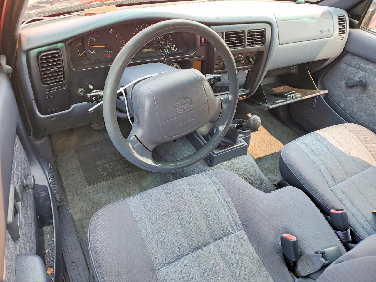 2000 Toyota Tacoma Base Red vin: 4TAVL52N7YZ642690