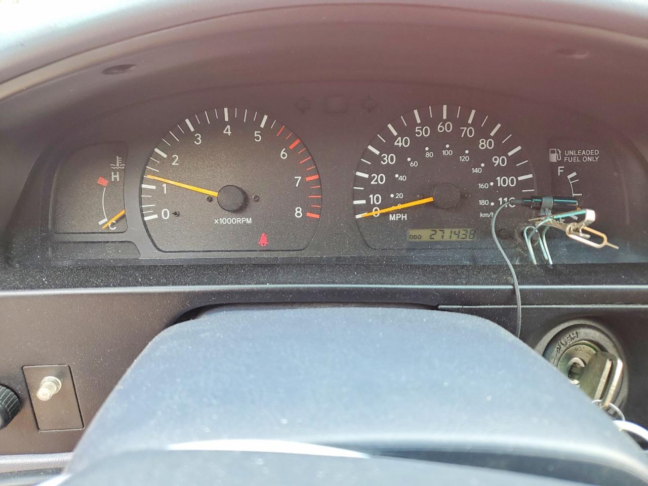2000 Toyota Tacoma Base Red vin: 4TAVL52N7YZ642690