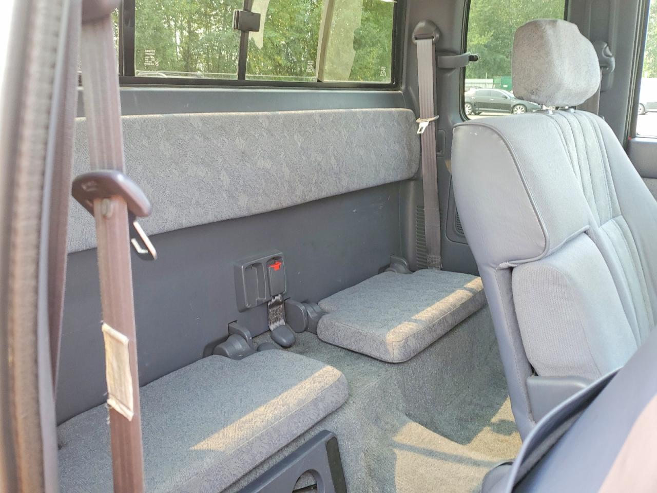 2000 Toyota Tacoma Base Red vin: 4TAVL52N7YZ642690