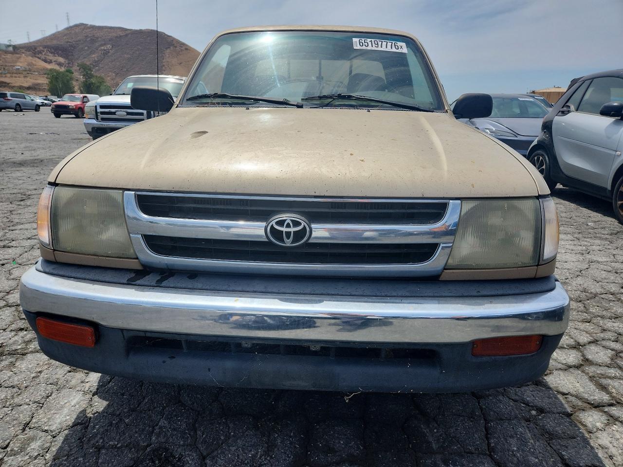 1998 Toyota Tacoma Base Brown vin: 4TAVL52N8WZ164745