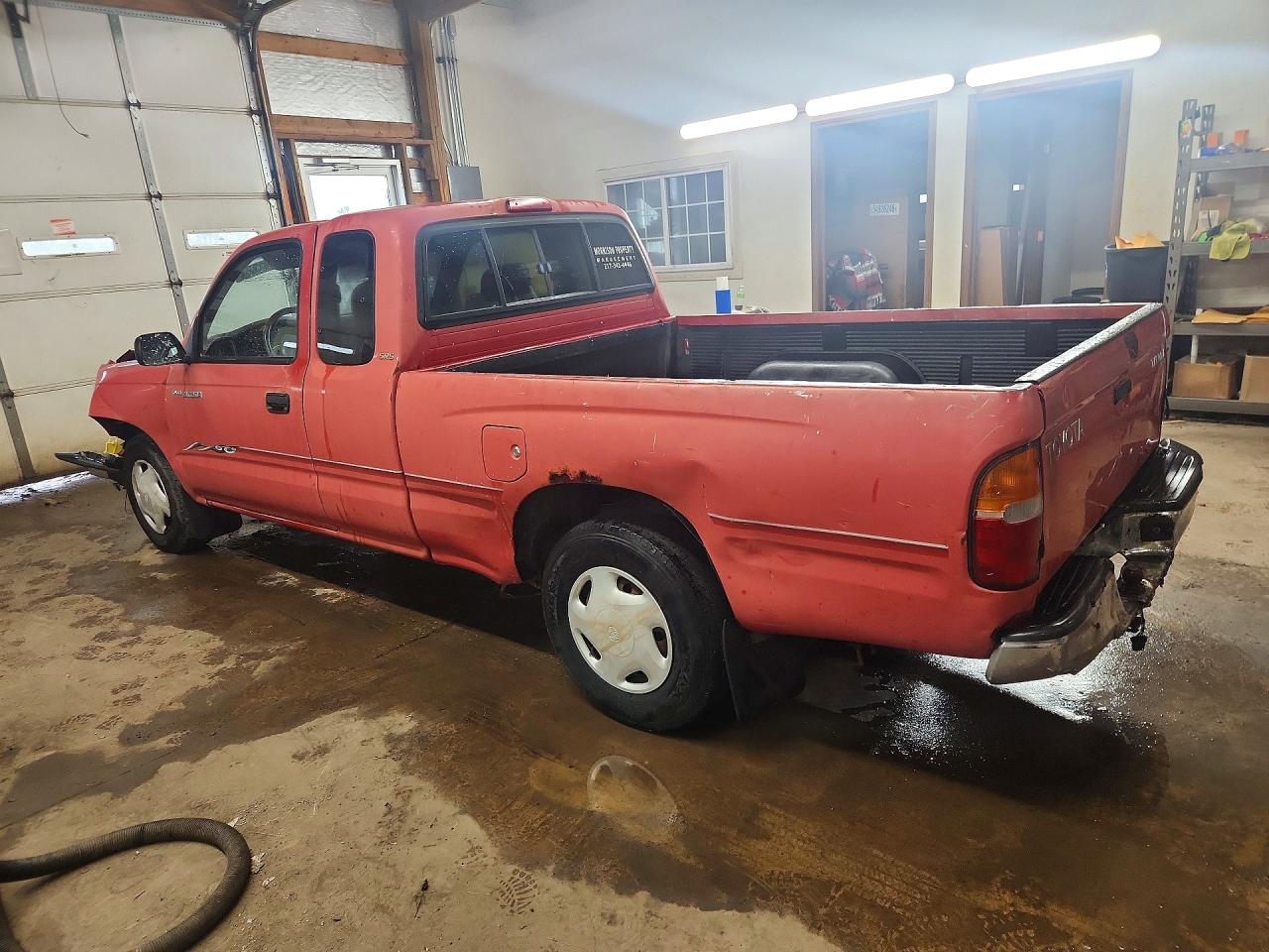 1999 Toyota Tacoma Xtracab Red vin: 4TAVL52N8XZ510701