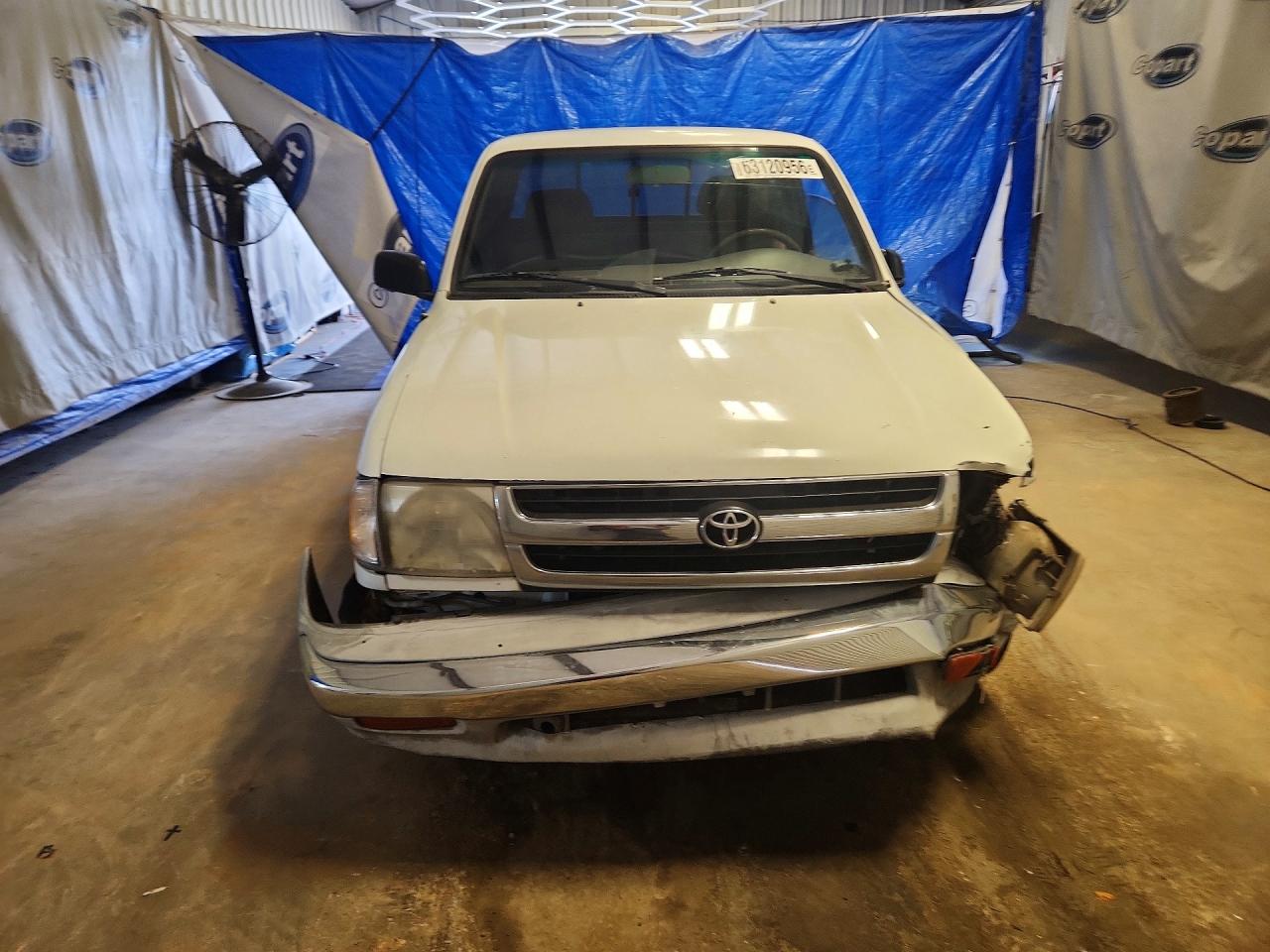 1999 Toyota Tacoma Base White vin: 4TAVL52N8XZ533797