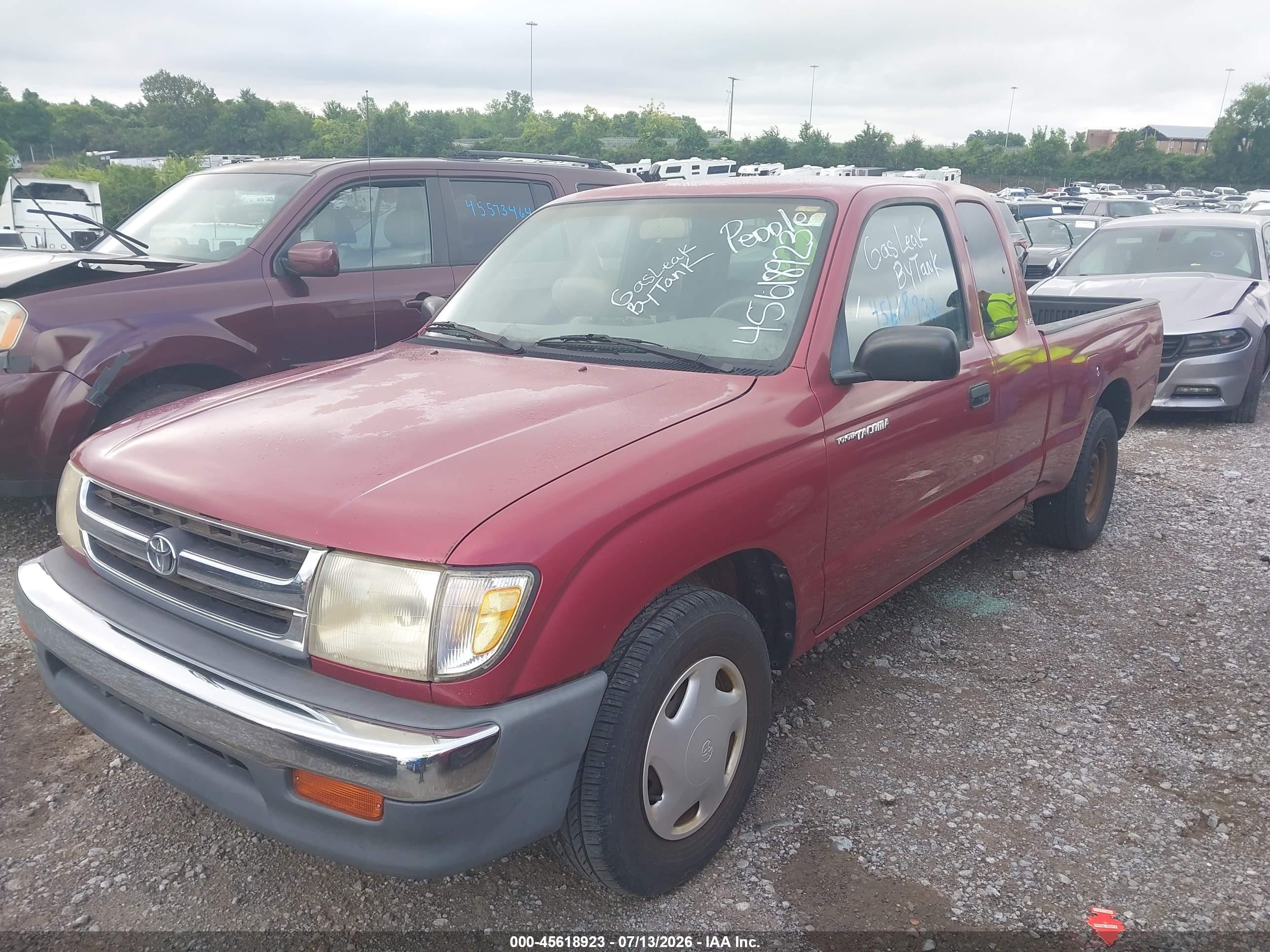 1999 Toyota Tacoma   Бордовый vin: 4TAVL52N8XZ552317