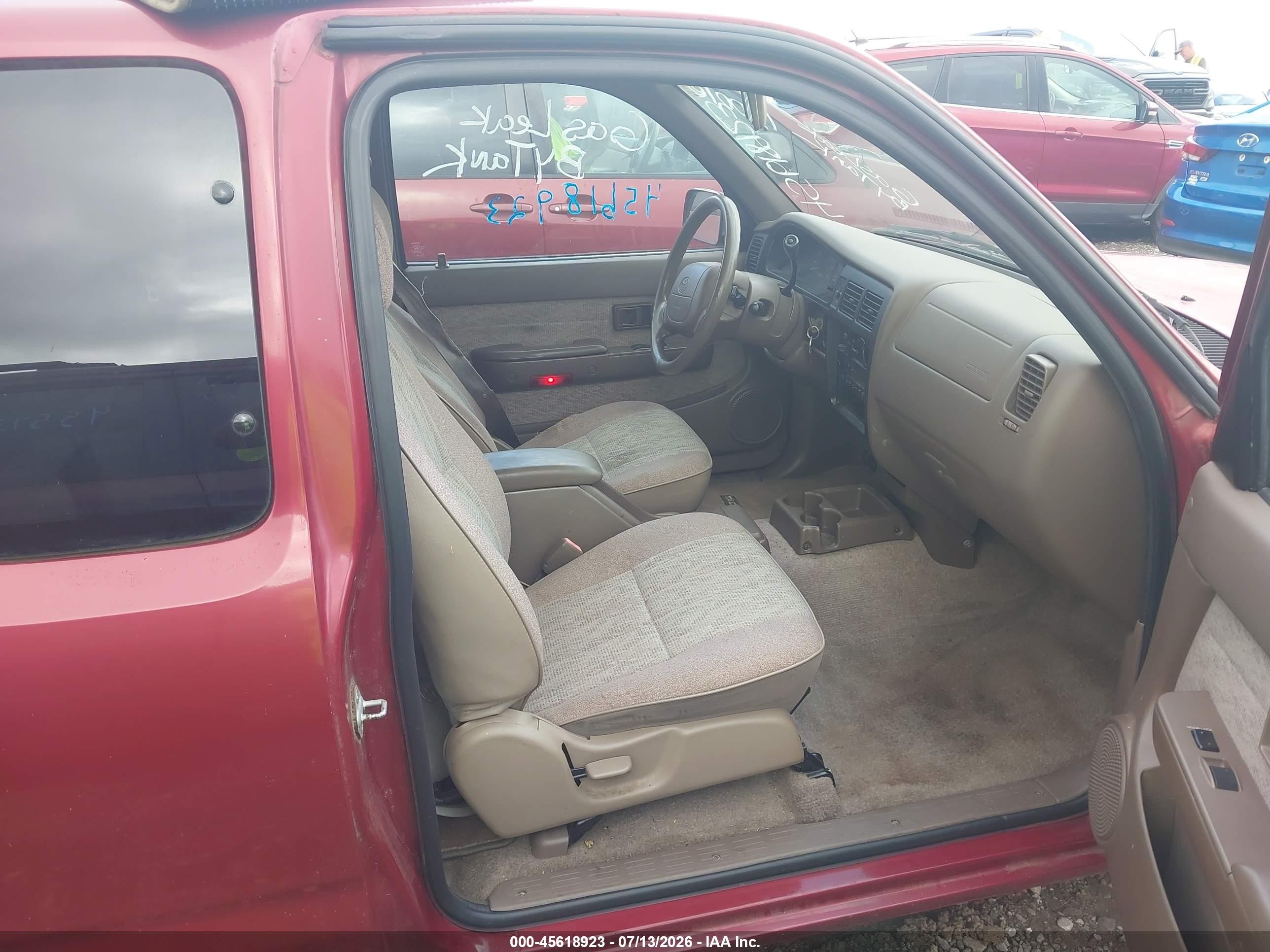 1999 Toyota Tacoma   Бордовый vin: 4TAVL52N8XZ552317