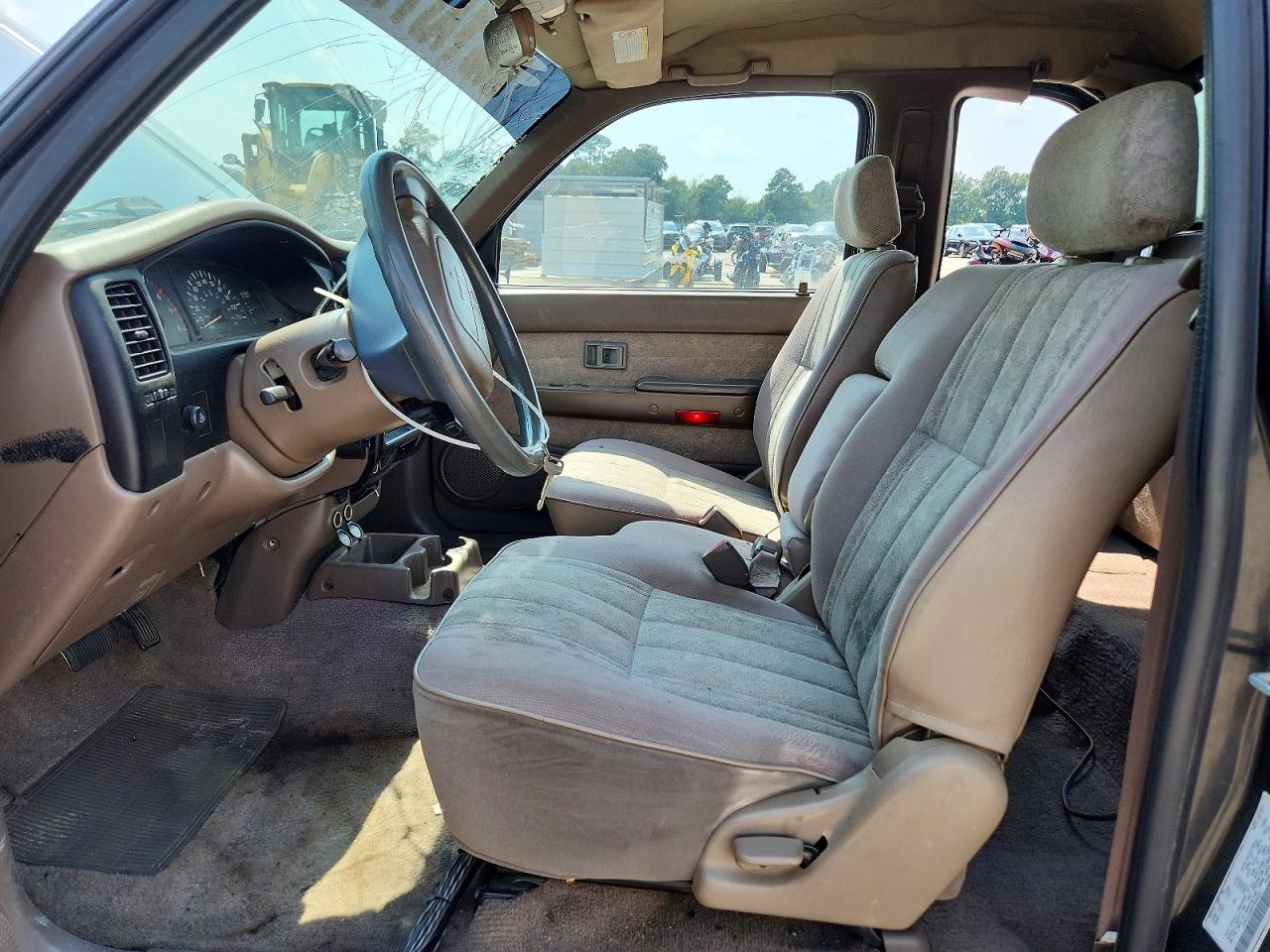 2000 Toyota Tacoma Base Black vin: 4TAVL52N8YZ666321