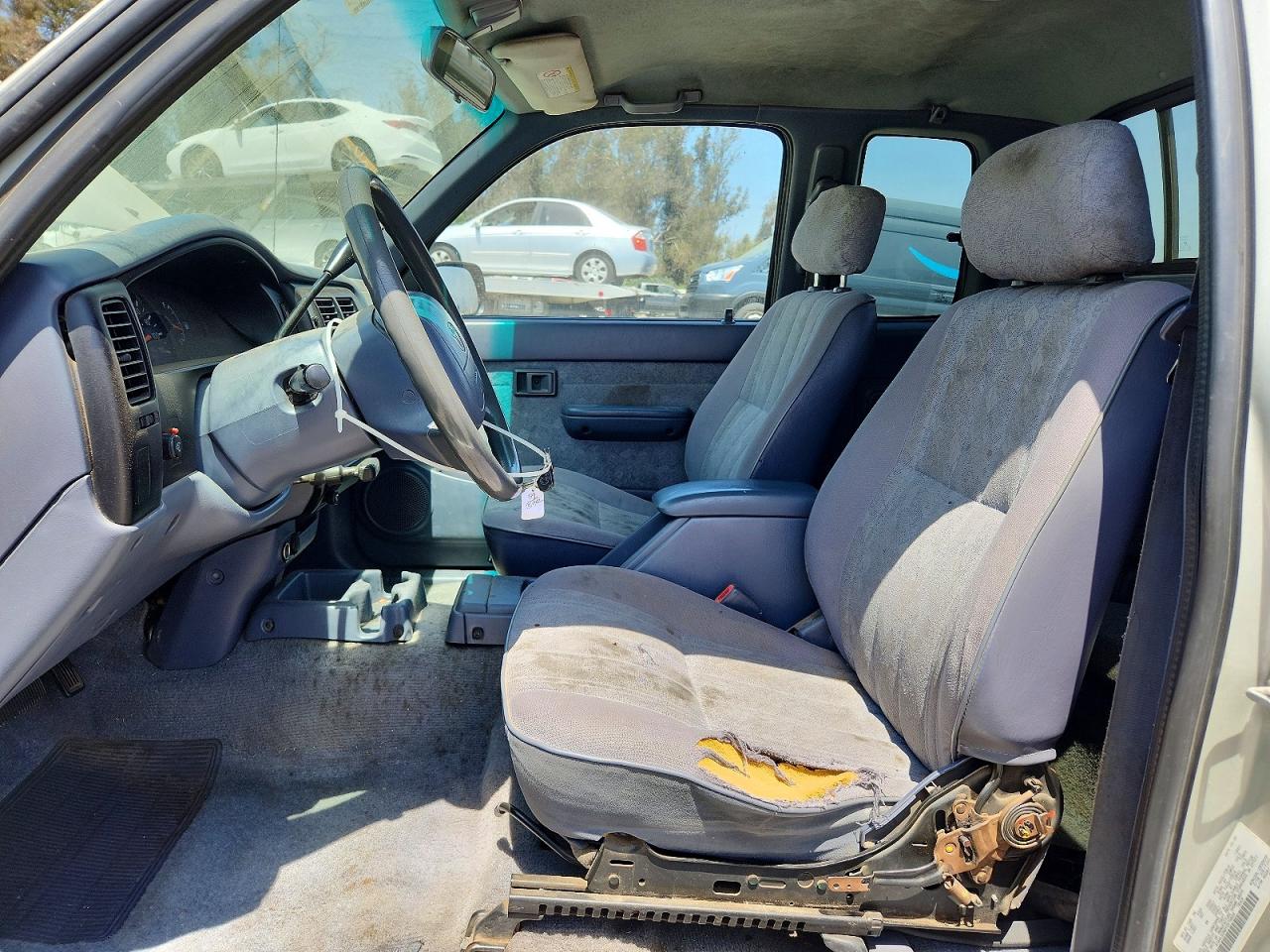 2000 Toyota Tacoma Xtracab Silver vin: 4TAVL52N8YZ679828
