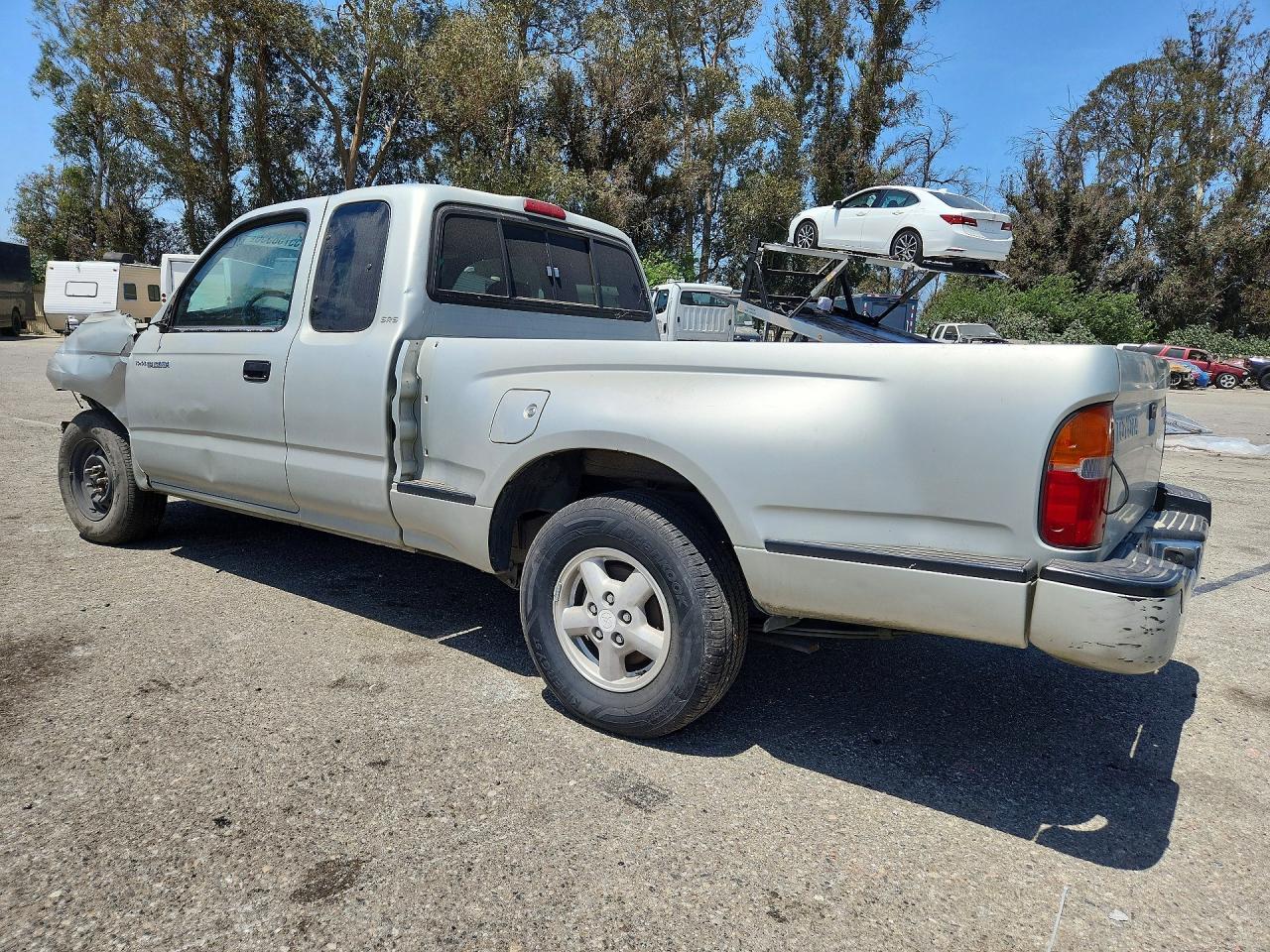 2000 Toyota Tacoma Xtracab Silver vin: 4TAVL52N8YZ679828