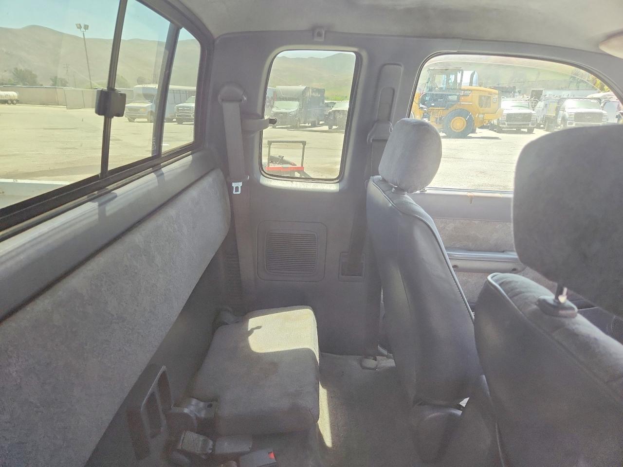 2000 Toyota Tacoma Xtracab Silver vin: 4TAVL52N8YZ679828