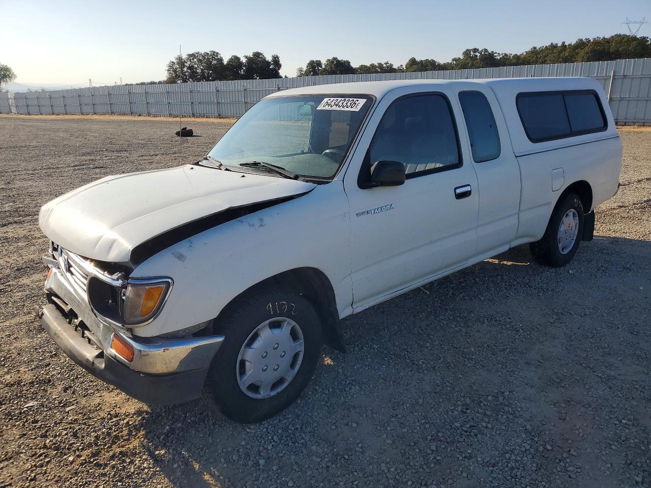 1996 Toyota Tacoma Base White vin: 4TAVL52N9TZ093602