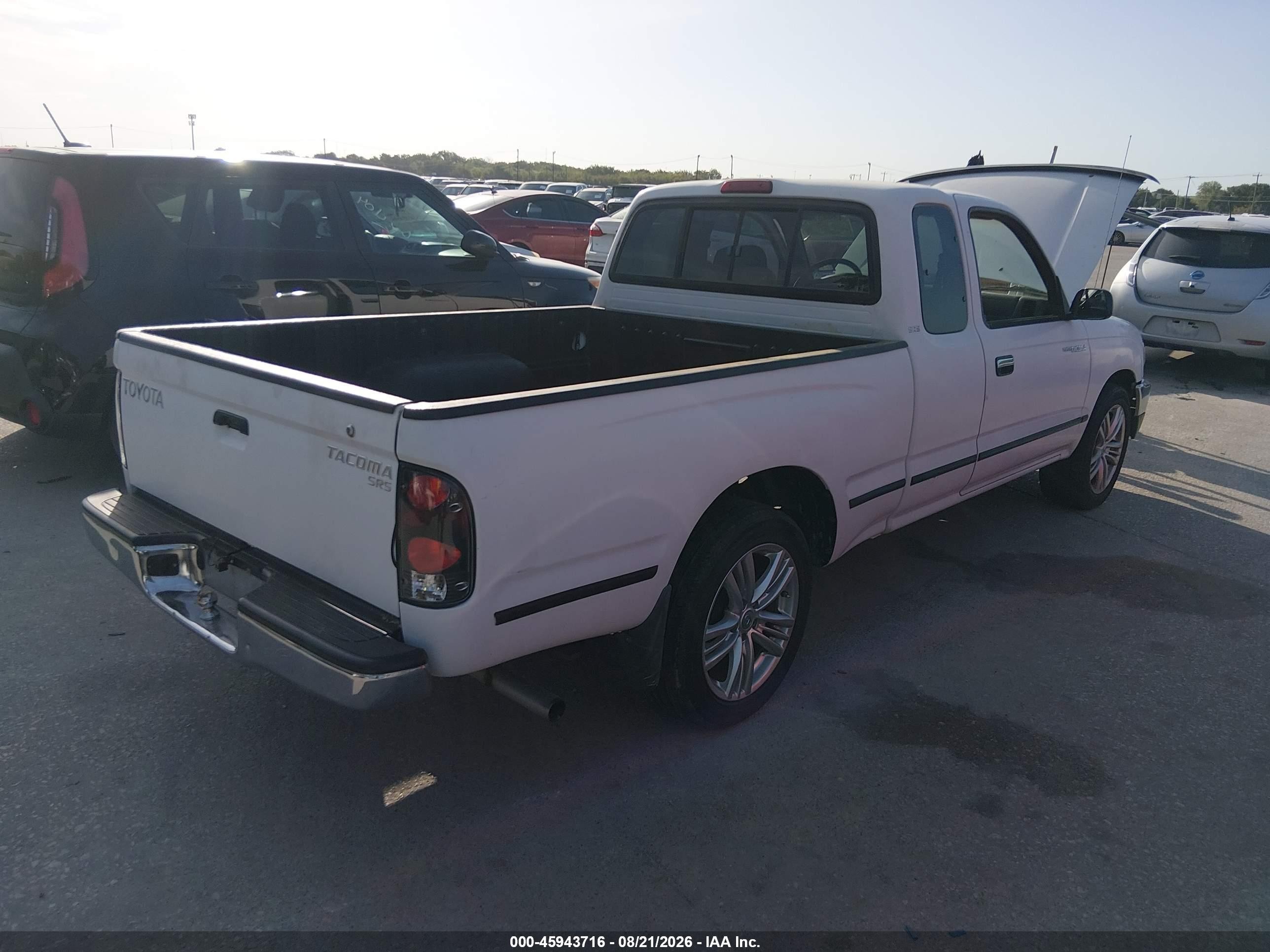 1999 Toyota Tacoma   White vin: 4TAVL52N9XZ416908