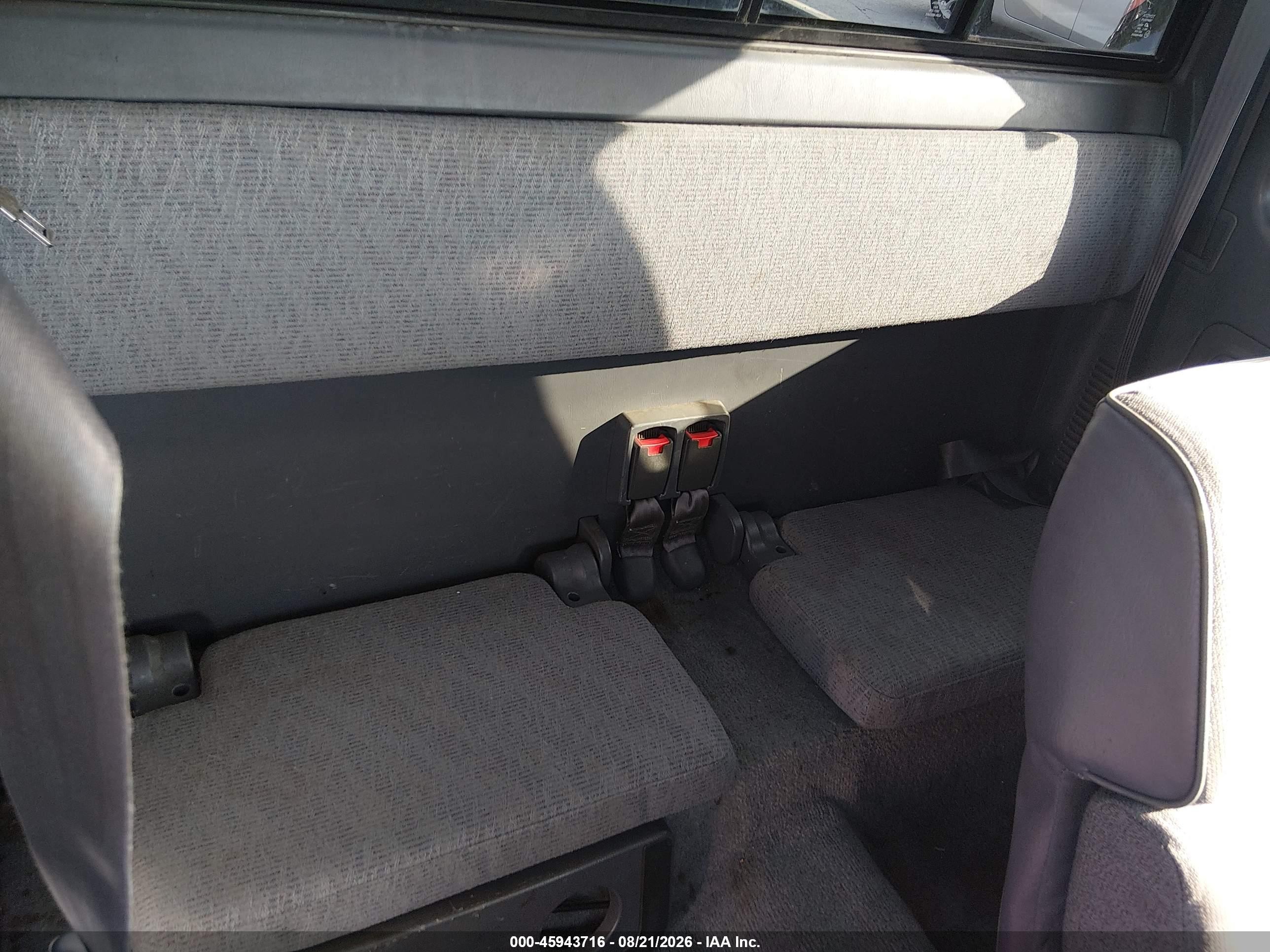 1999 Toyota Tacoma   White vin: 4TAVL52N9XZ416908