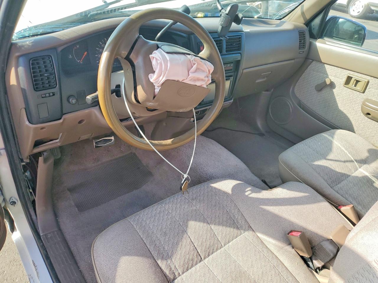 1997 Toyota Tacoma Xtracab White vin: 4TAVL52NXVZ320315