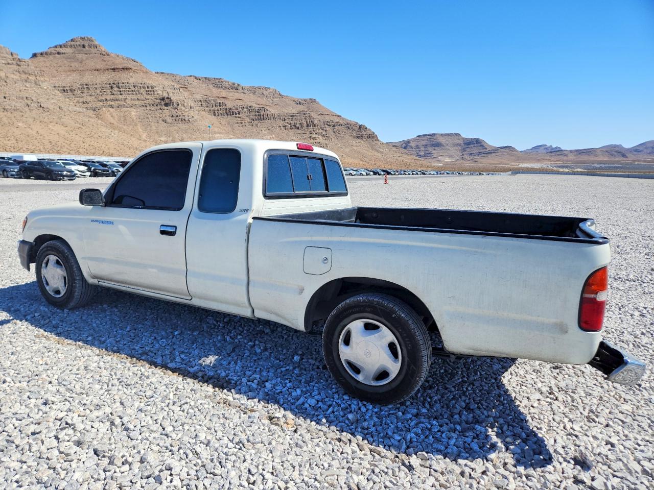 1998 Toyota Tacoma Base White vin: 4TAVL52NXWZ065280
