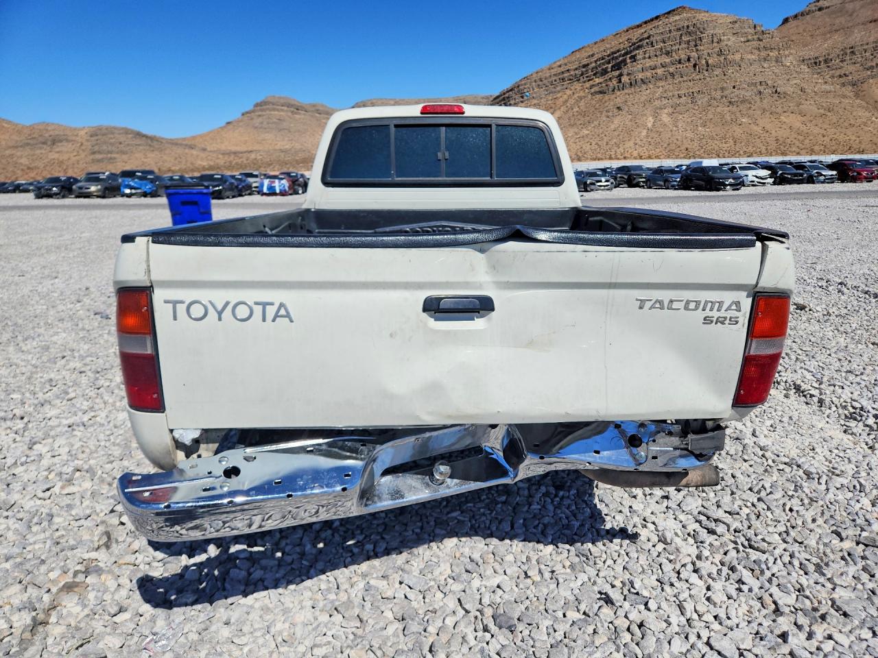 1998 Toyota Tacoma Base White vin: 4TAVL52NXWZ065280