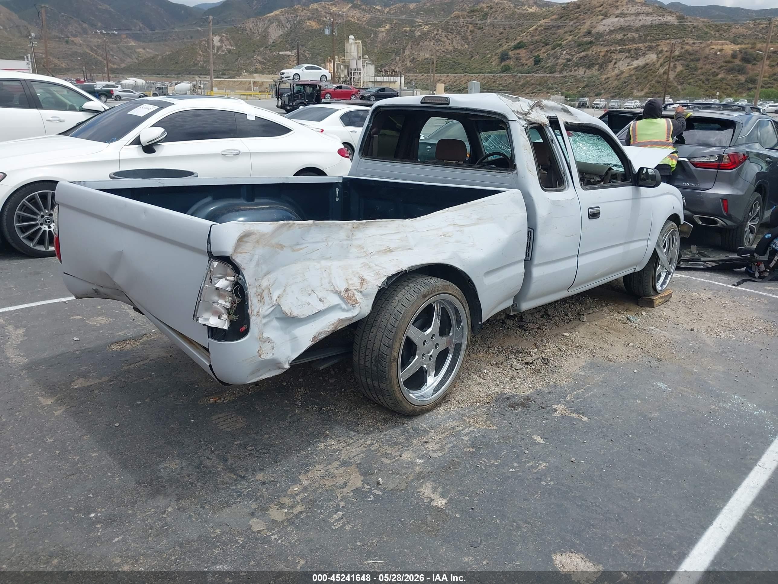 1998 Toyota Tacoma   White vin: 4TAVL52NXWZ093791