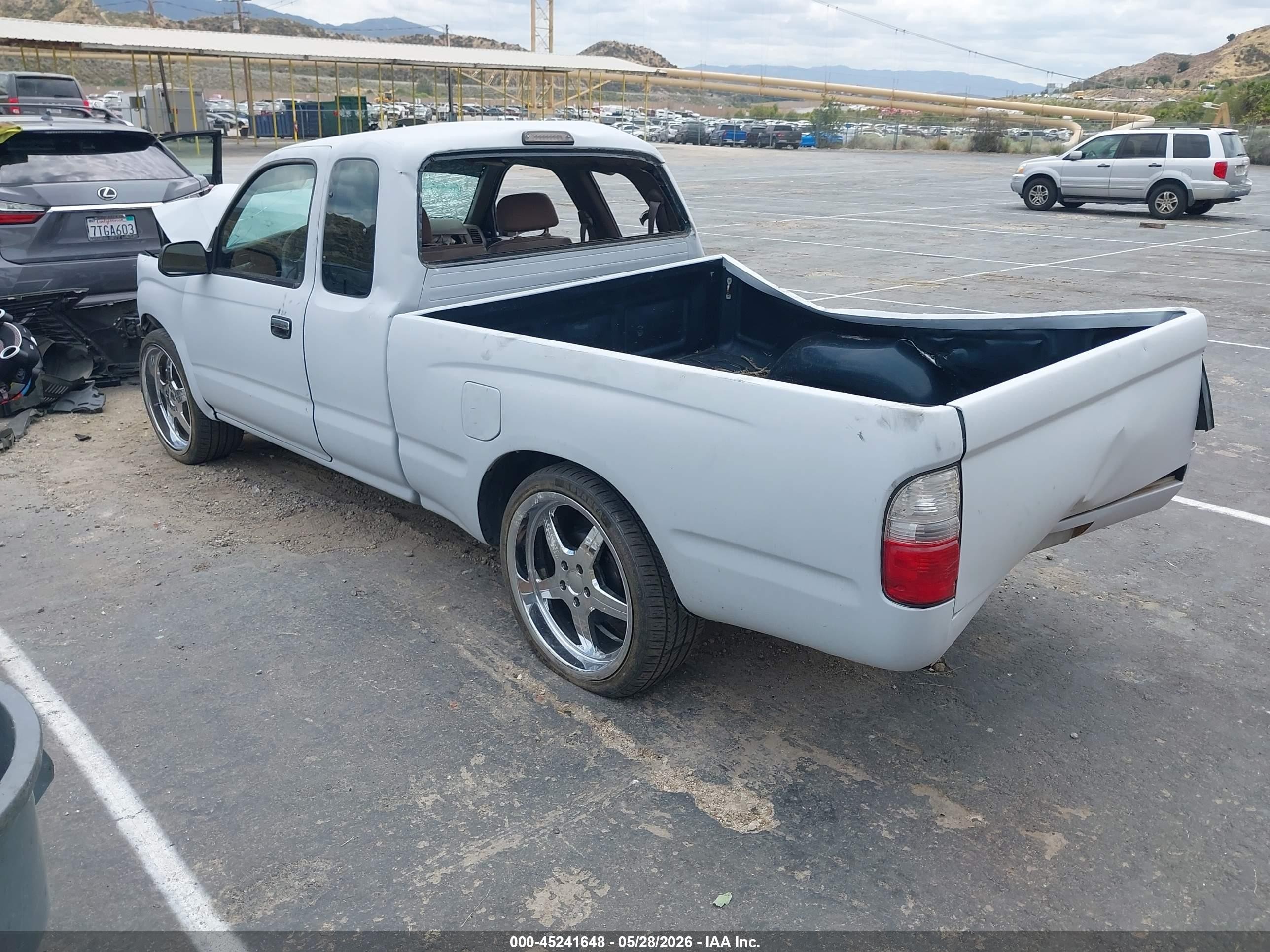 1998 Toyota Tacoma   White vin: 4TAVL52NXWZ093791